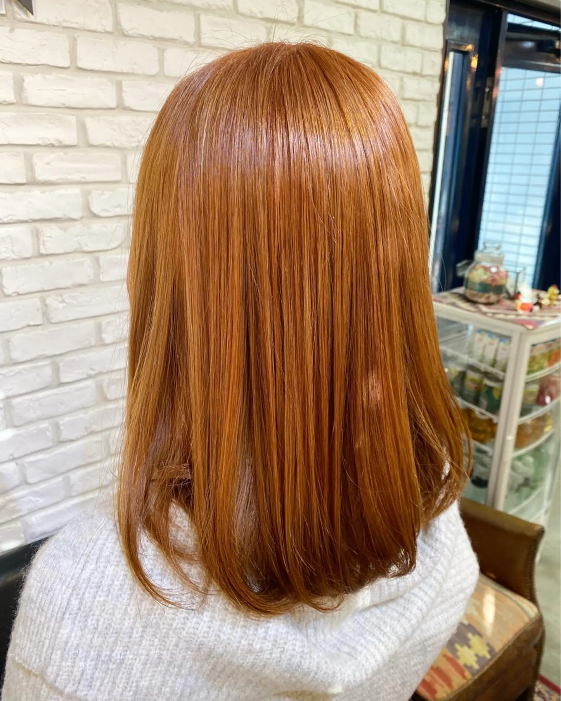 セミロング カラー ベージュカラー ブリーチ オレンジ オレンジベージュ カット ヘアカラー トリートメント 村上 真依子のヘアスタイル