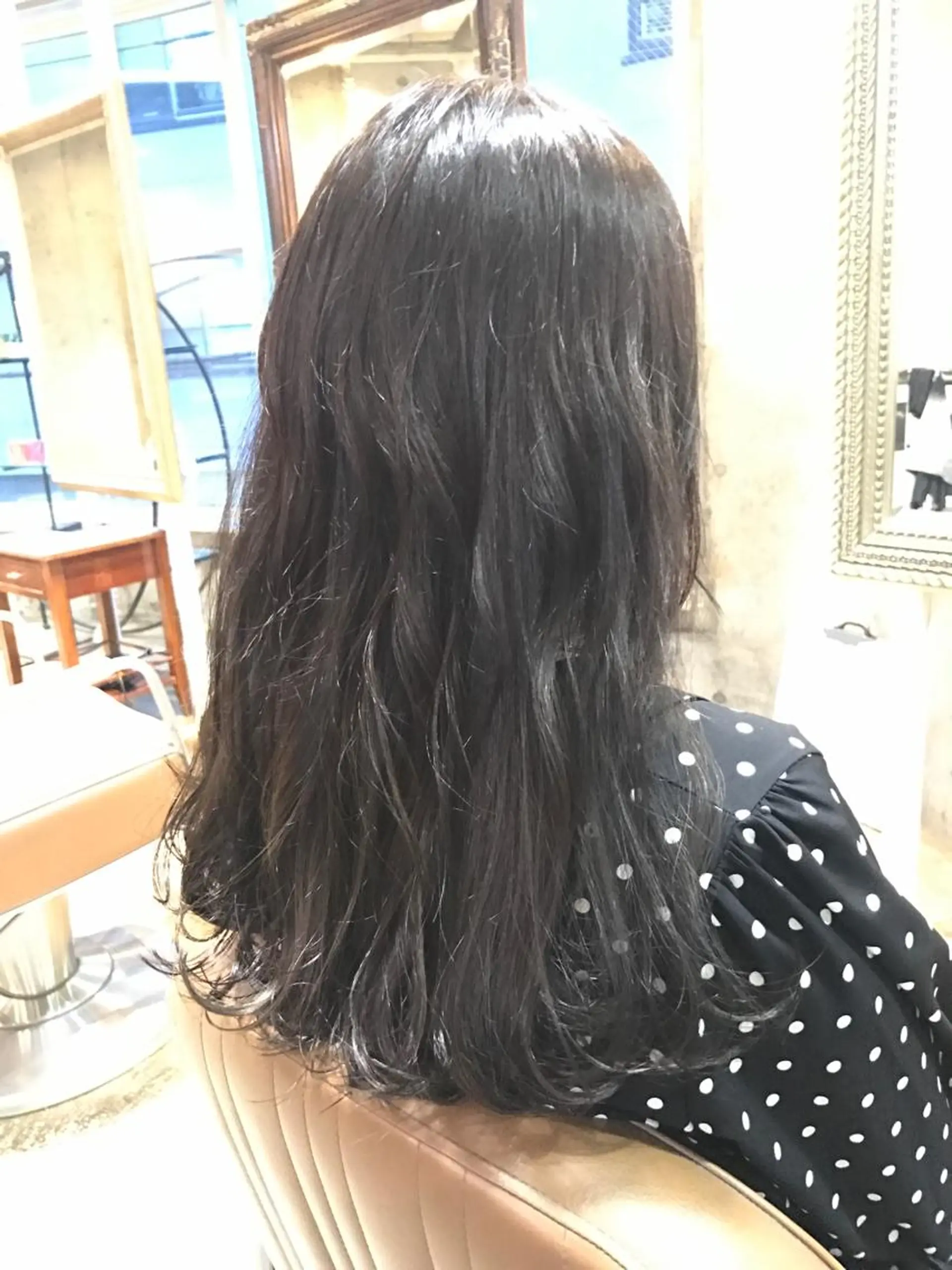 セミロング カラー パーマ ヘアアレンジ メンズ キッズ ネイル マツエク・マツパ ダークグレー サロンドミルク 原宿のヘアスタイル