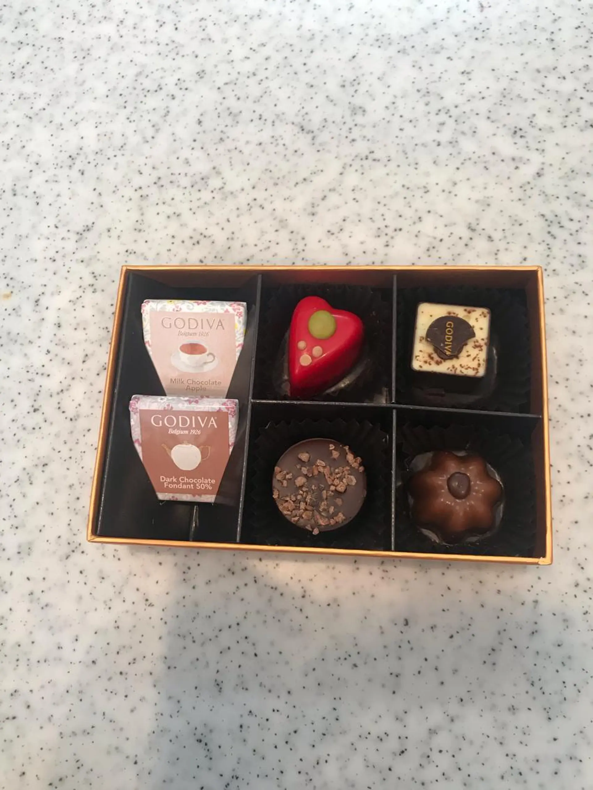 ショート カラー パーマ ヘアアレンジ メンズ キッズ ネイル マツエク・マツパ ホワイト アニメ,Vオタク× 即効痩せエステサロンのエステ・リラクイメージ