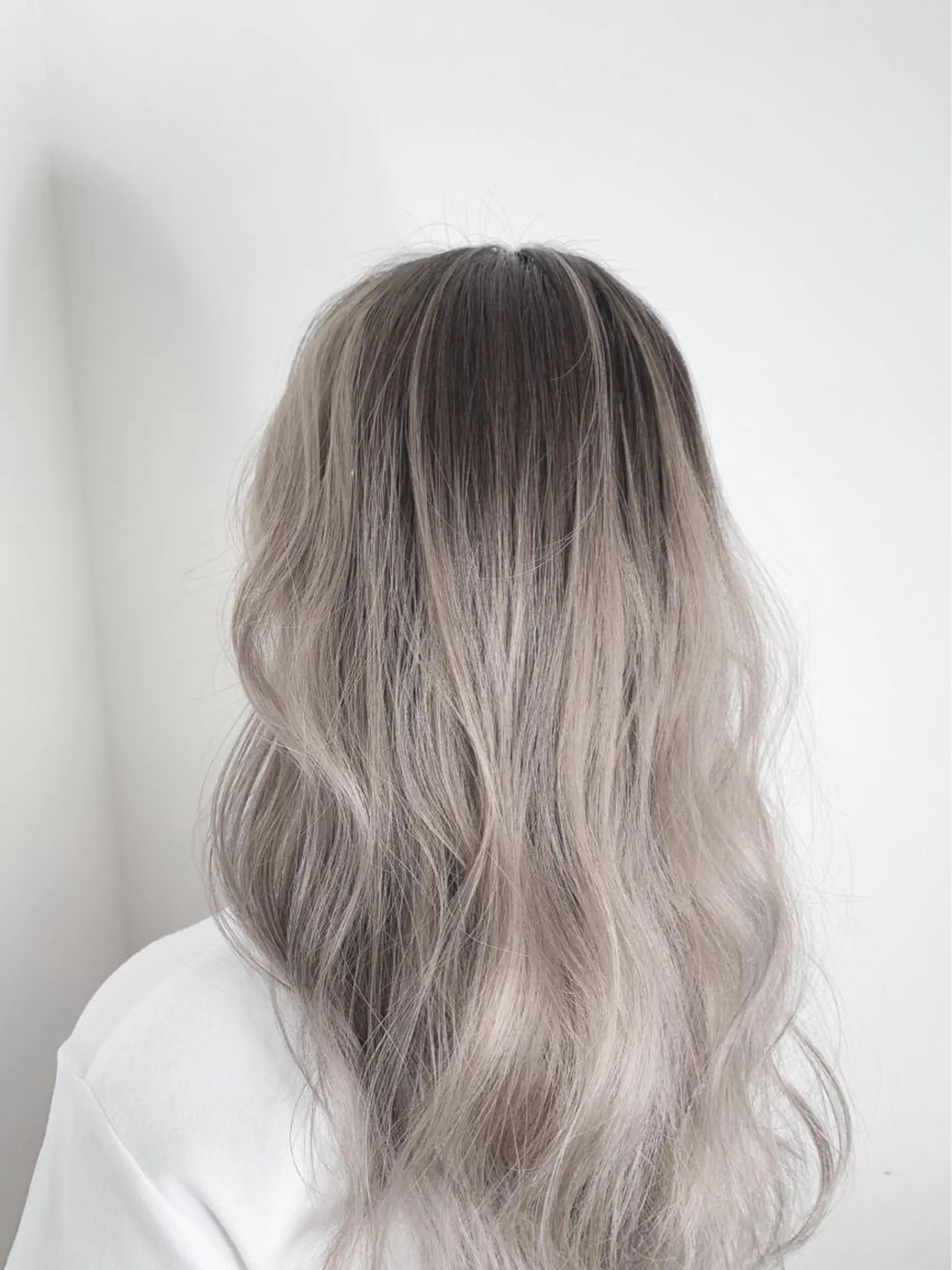 ロング カラー ブリーチ ヘアカラー トリートメント エクステ KAZUMAのヘアスタイル