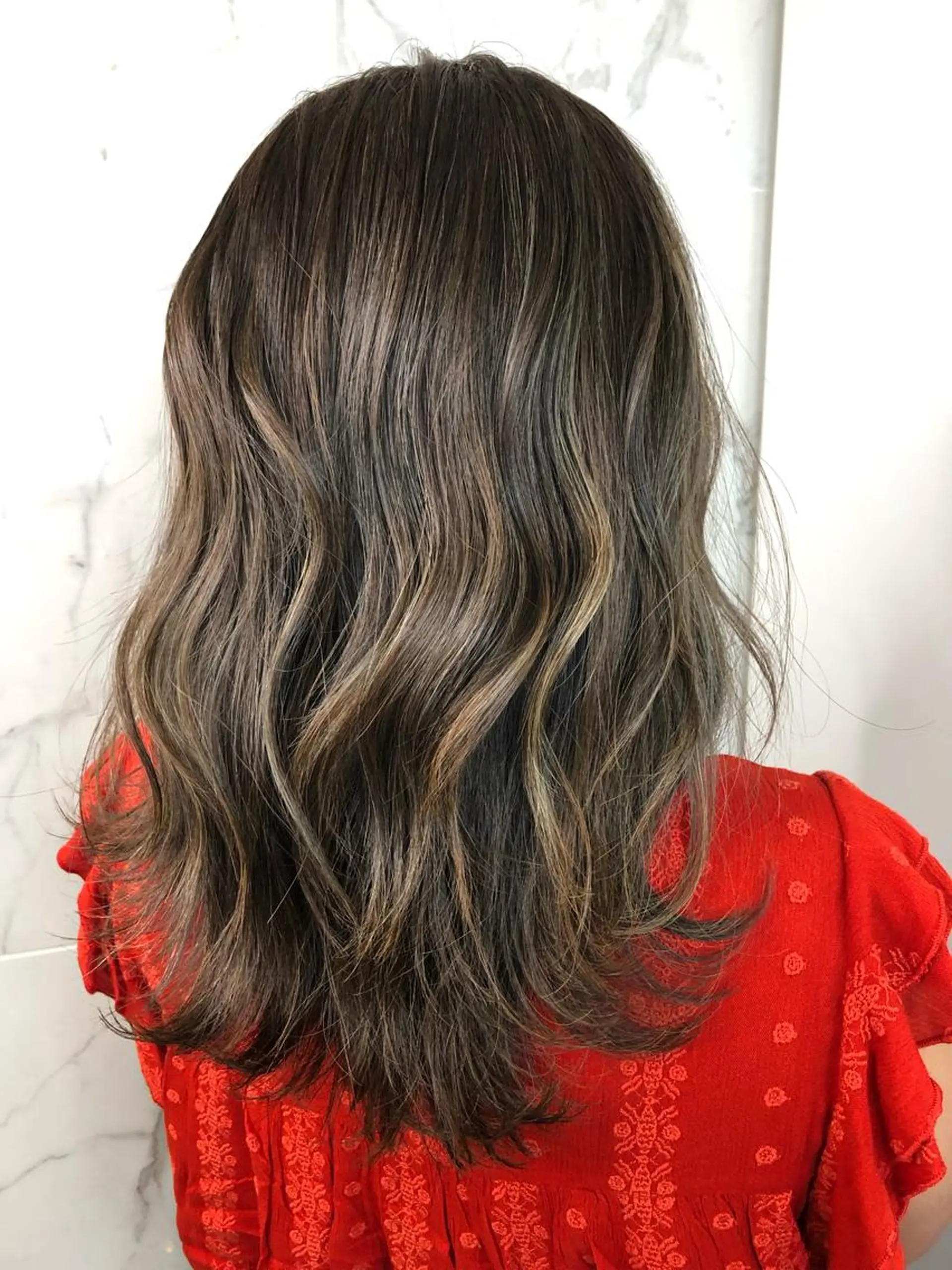セミロング カラー ハイライトカラー ハイライト AVANCE emiのヘアスタイル