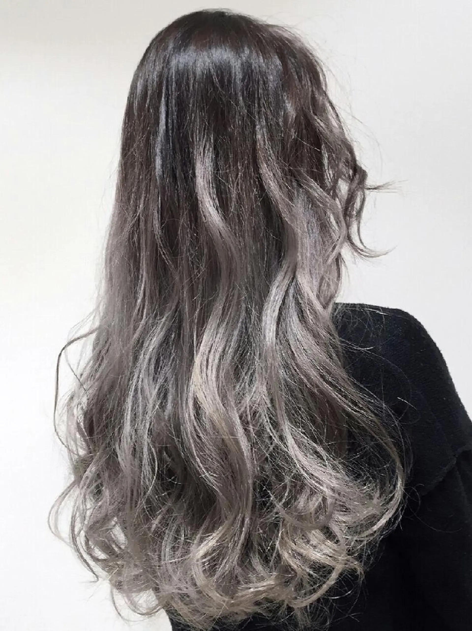 ミディアム セミロング ロング カラー ヘアアレンジ グラデーションカラー シルバー 【髪質改善美容師】t occa茨木篠原健太のヘアスタイル