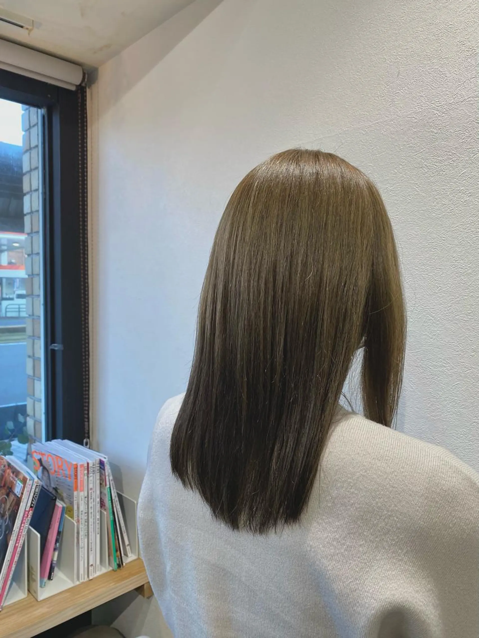 ミディアム カラー ベージュカラー オリーブベージュ Hello Design Coconeel所属・UNJOUR / kannaのヘアスタイル