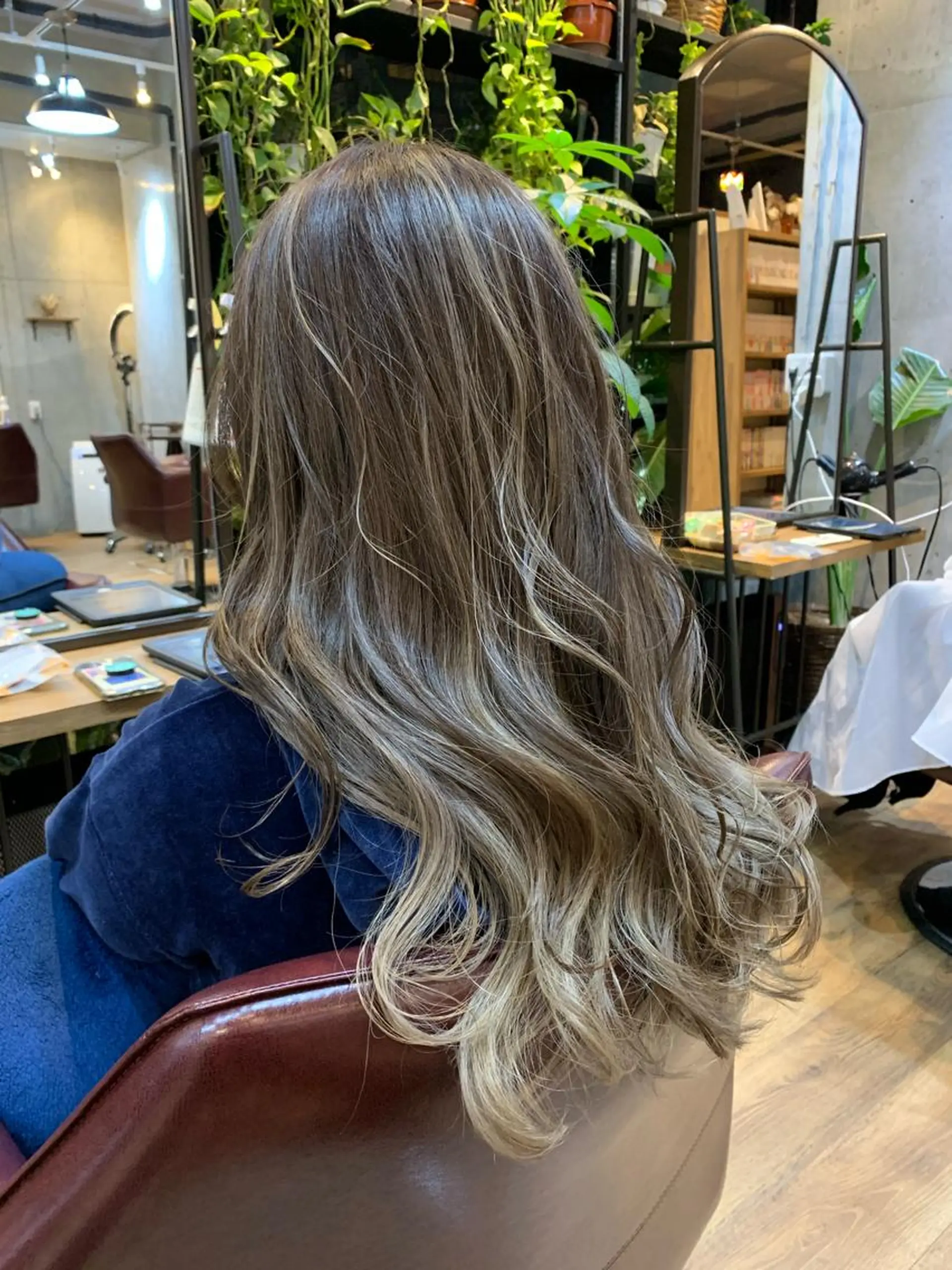 ロング カラー toi【トワ】所属・安達 俊亮のヘアスタイル