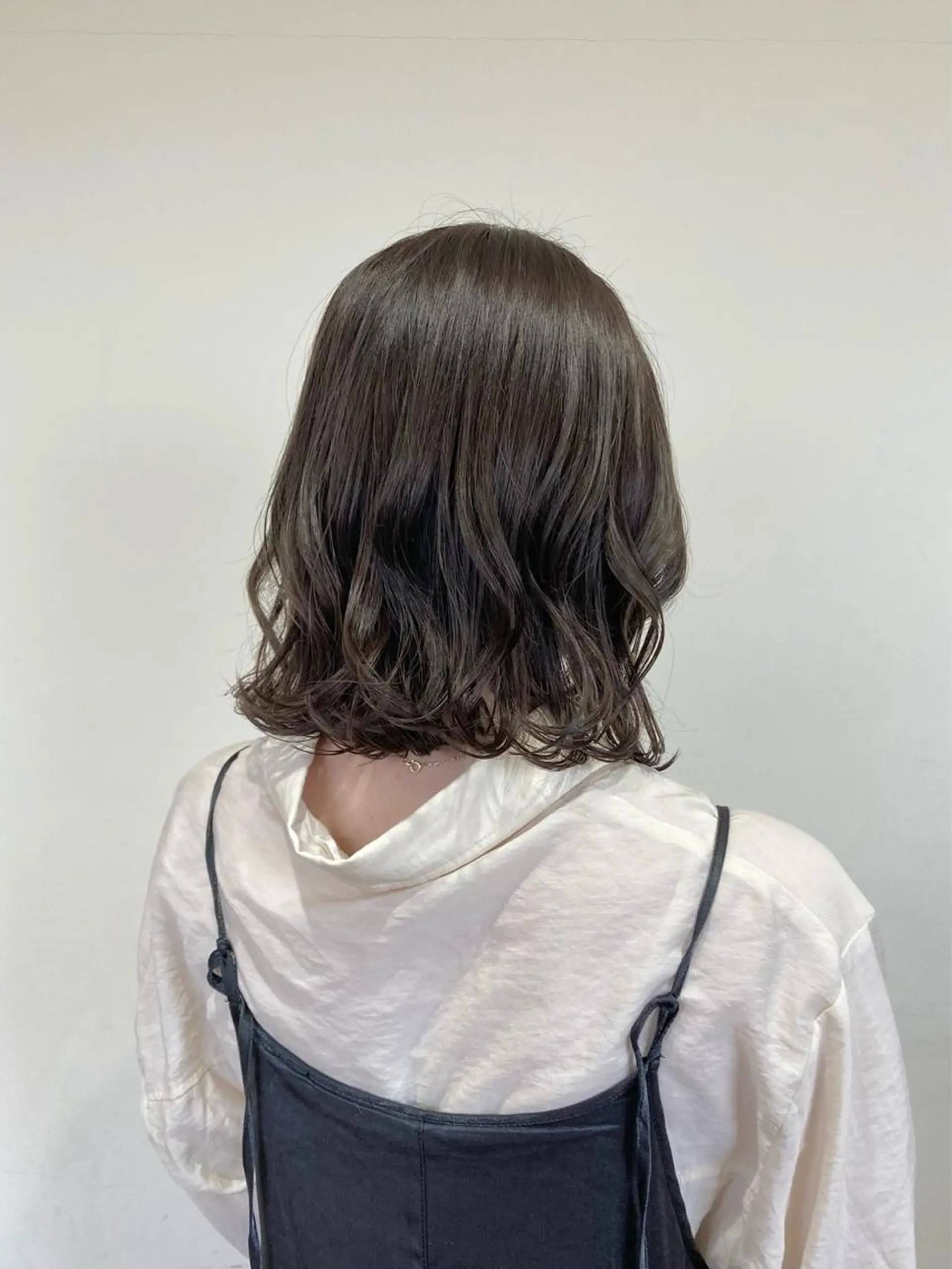 ミディアム カット ヘアカラー 梅山 美侑のヘアスタイル