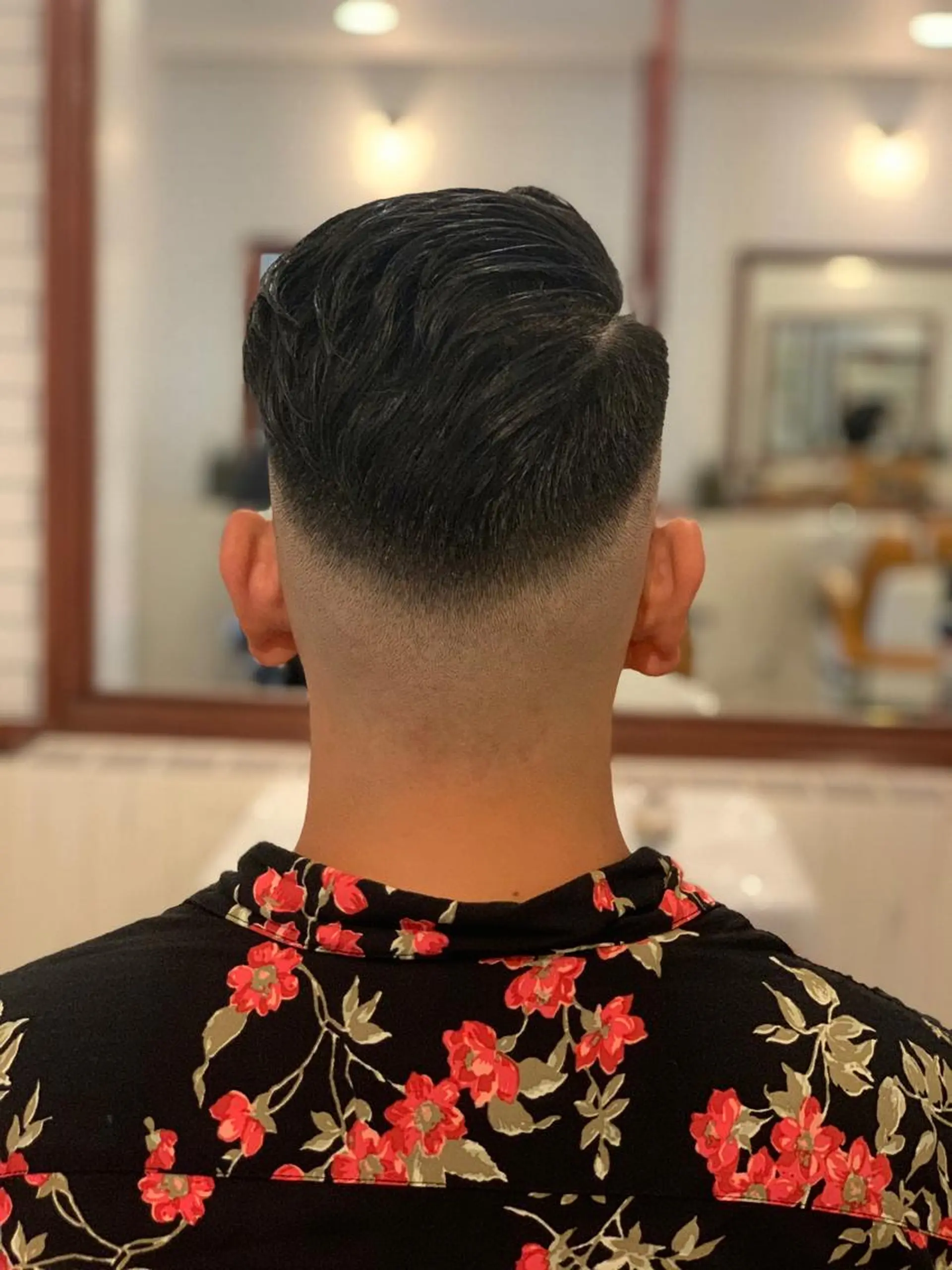 ショート パーマ メンズ フェードカット 濡れパン スキンフェード 石鳶 勝のヘアスタイル