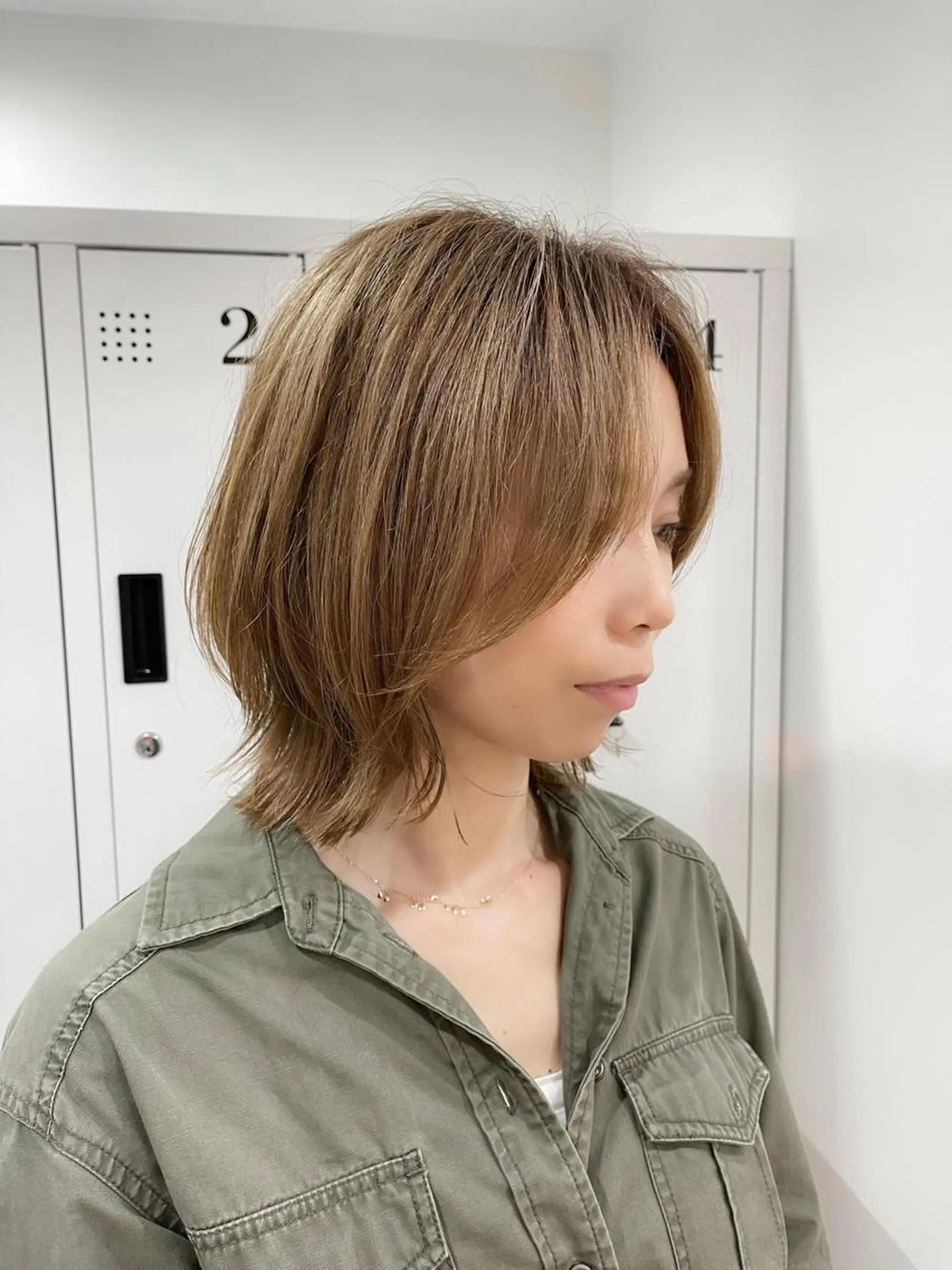 ミディアム くびれヘア くびれレイヤー レイヤーカット GRAFF  hair GINZA所属・オカダ ノゾミのヘアスタイル
