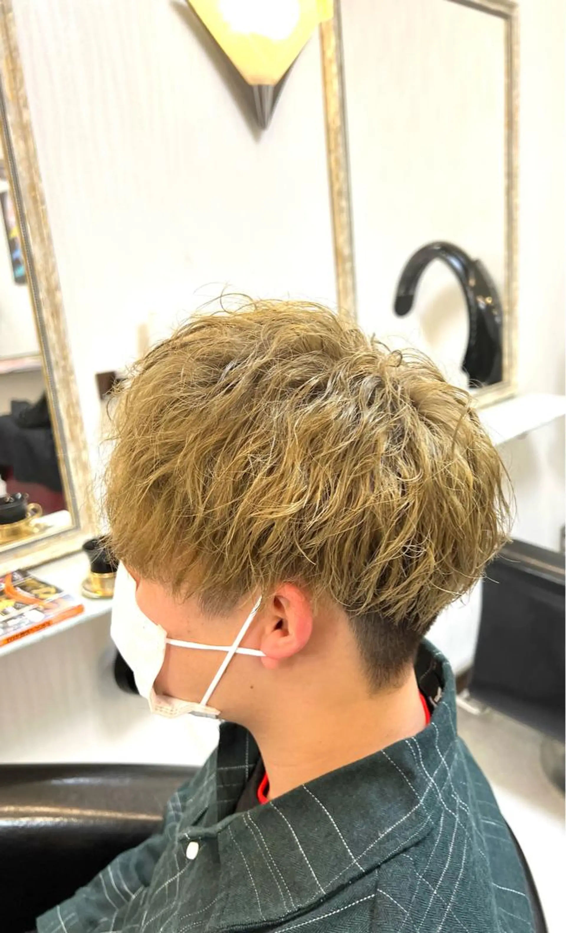 ショート カラー パーマ メンズ メンズブリーチ メンズパーマ ツイストスパイラルパーマ ブリーチ スパイラルパーマ KEN 🌟のヘアスタイル