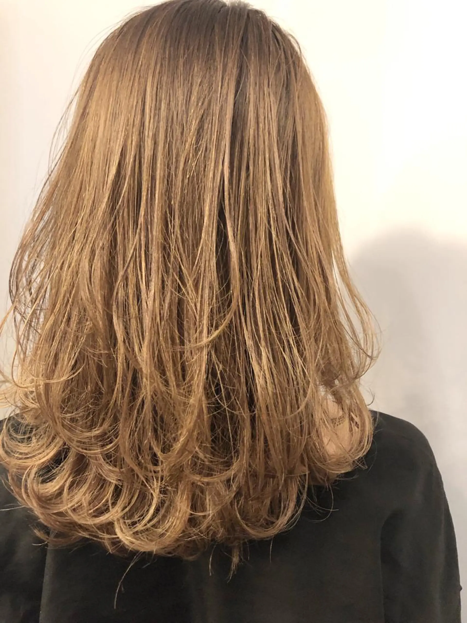 ミディアム カラー 岡田 拓也のヘアスタイル