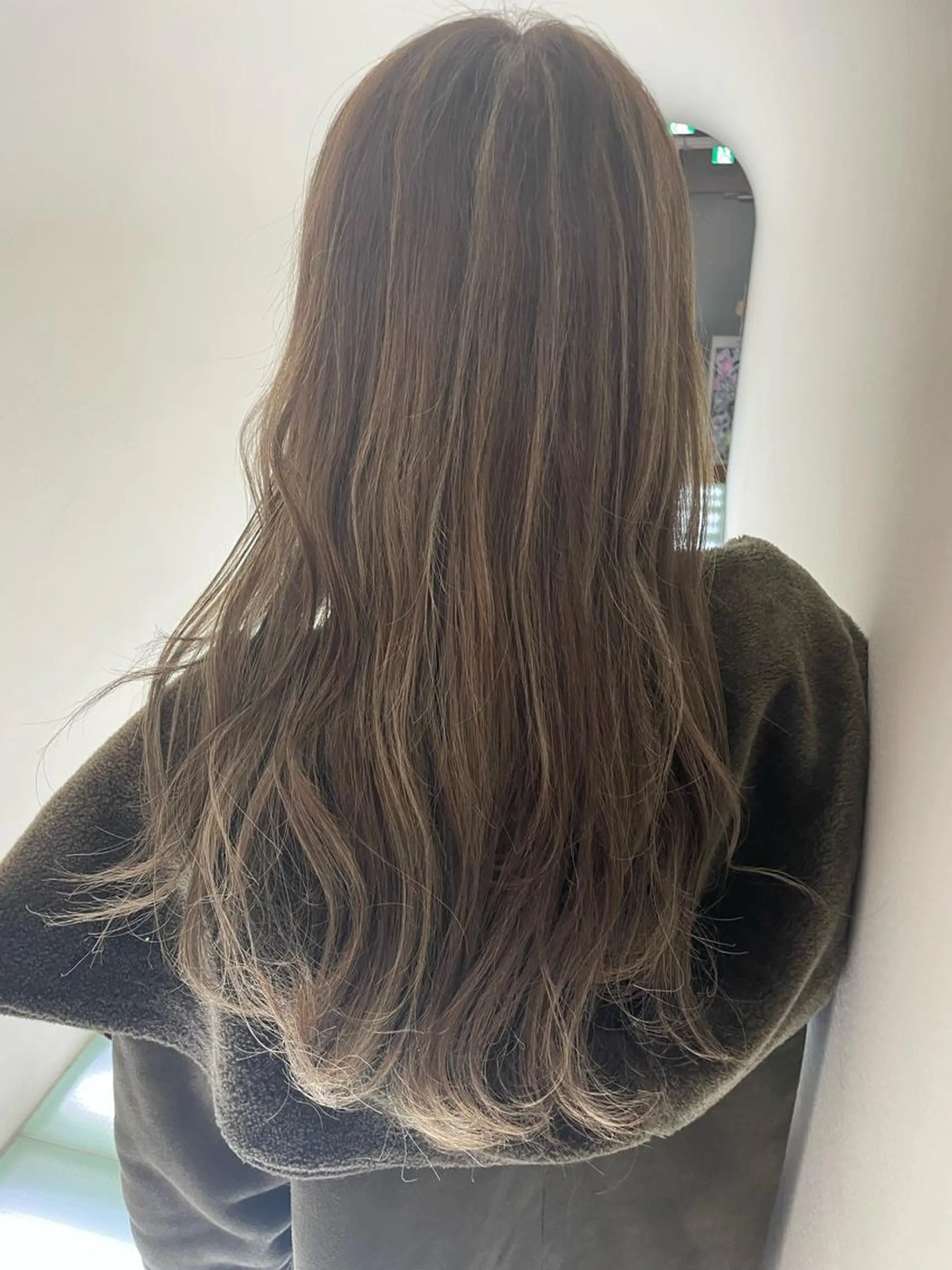 ロング カラー ハイライトカラー ハイライト ヘアカラー トリートメント 松佐 ゆかりのヘアスタイル