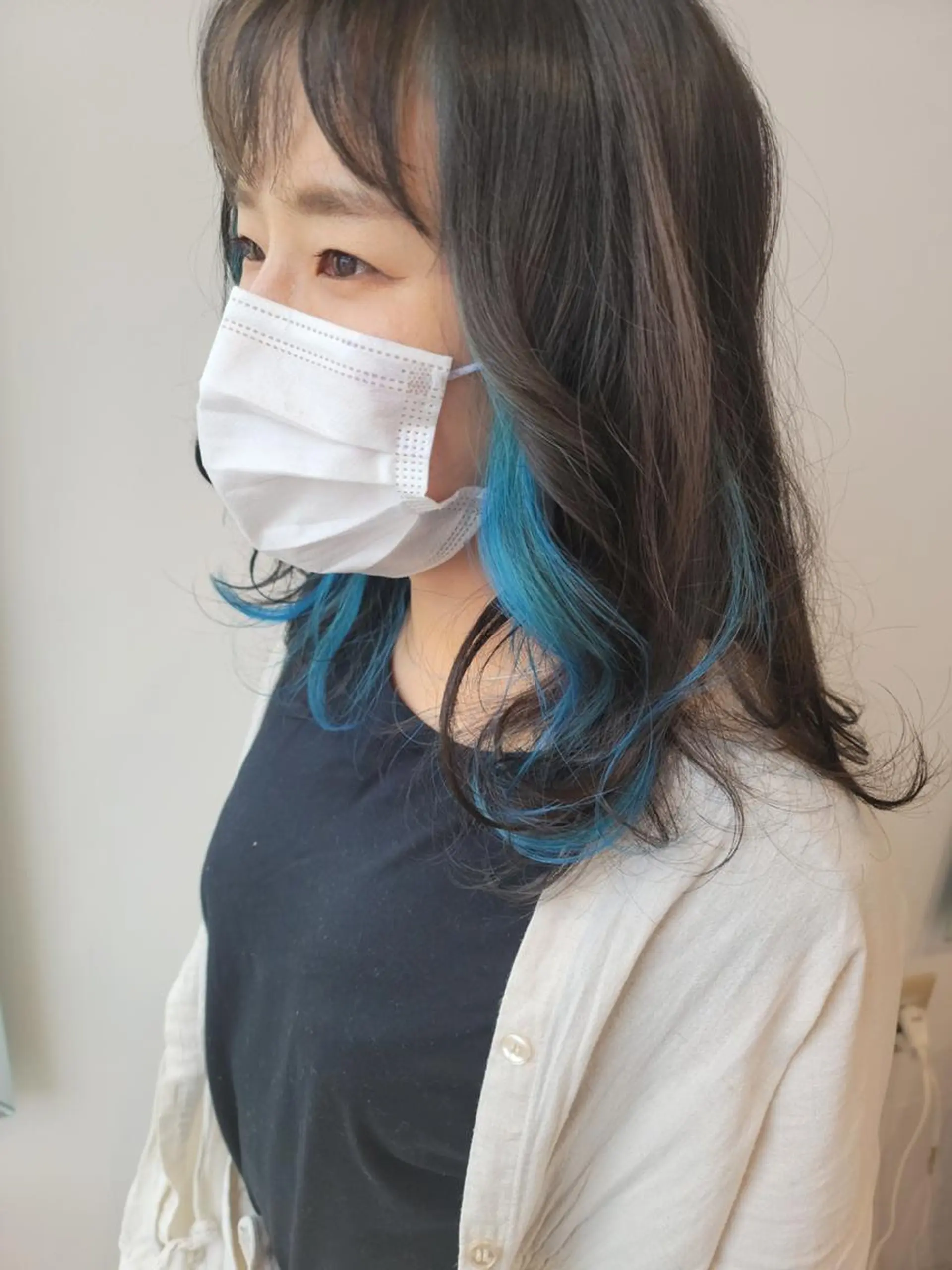 ミディアム カラー ミストバング ブルーカラー フェイスフレーミング インナーカラー カット ヘアカラー 鈴木 翠のヘアスタイル