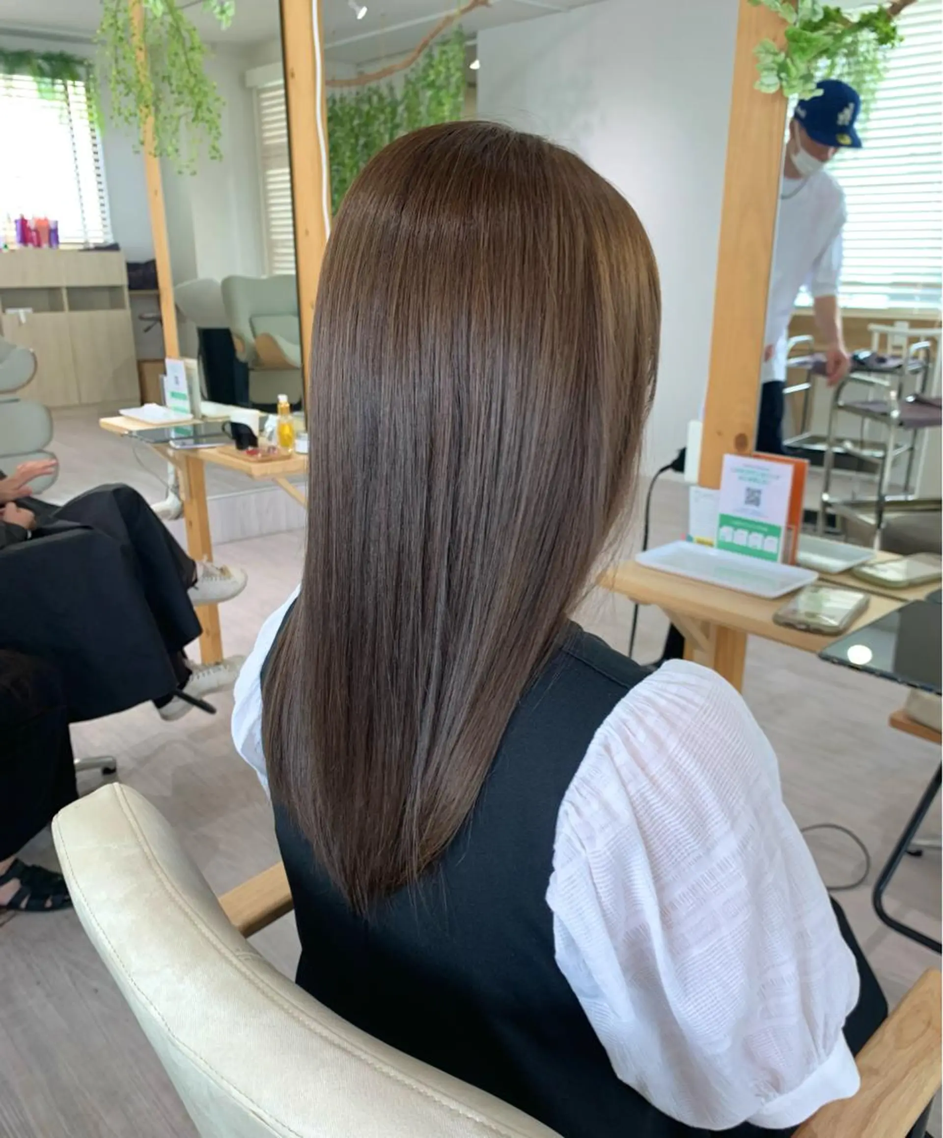 ロング カラー アッシュ ベージュカラー ヘアカラー トリートメント ツヤカラー🤍 ARISAのヘアスタイル
