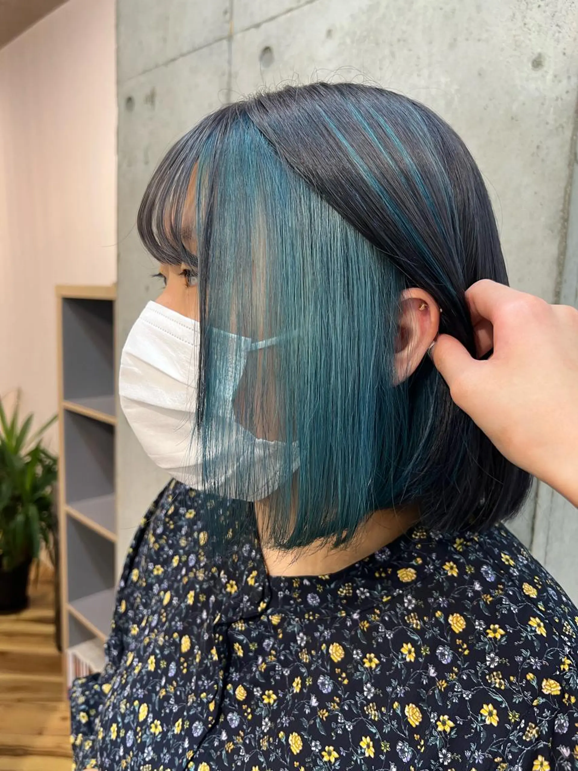 ミディアム カラー ブリーチ ブルーカラー シルバー ヘアカラー Ayaka🩰🎀 ガーリー/暖色♡のヘアスタイル