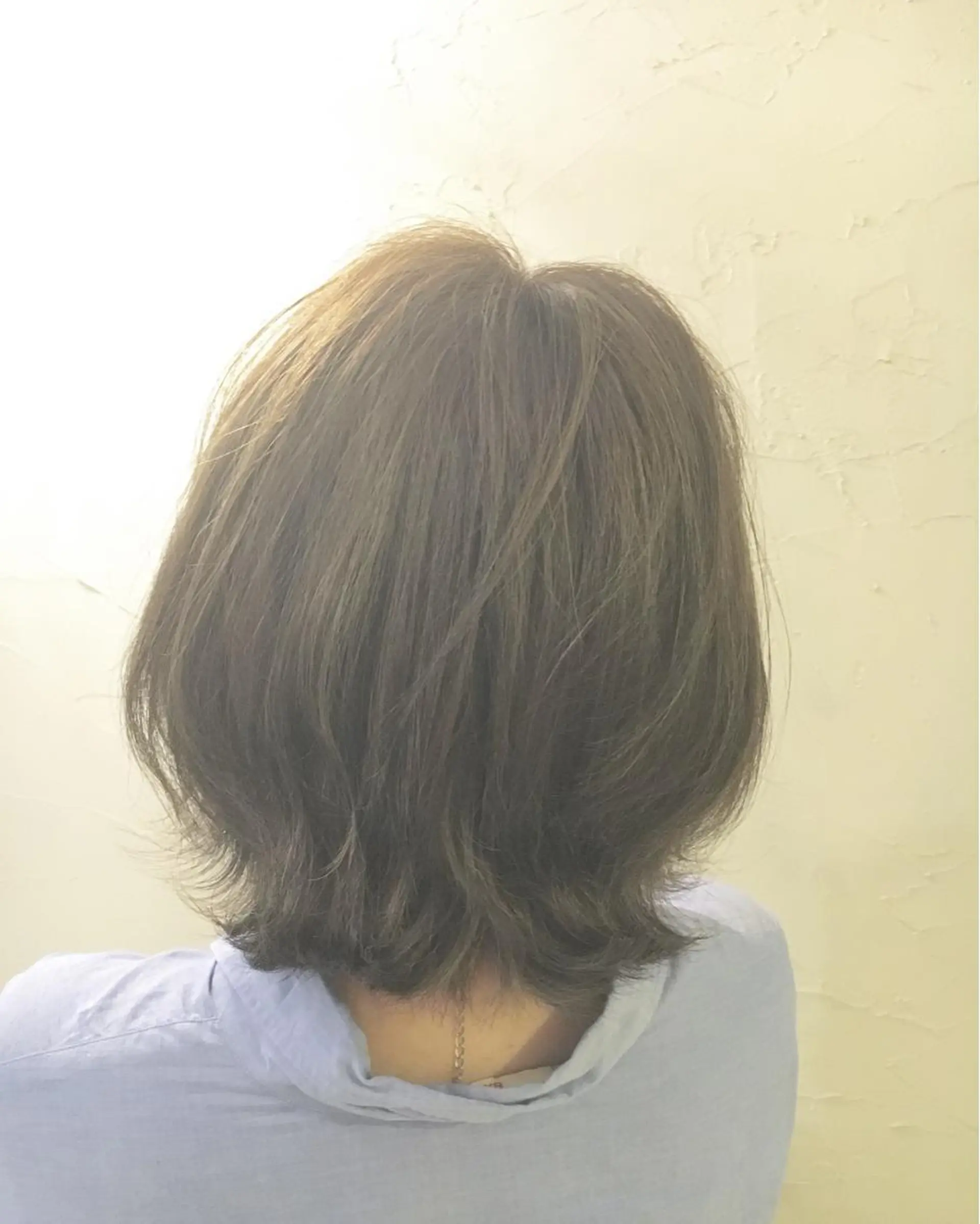 ショート ミディアム カラー ハイライトカラー イルミナカラー ハイライト 外ハネヘア LoRE hair 四条河原町　西尾友里のヘアスタイル