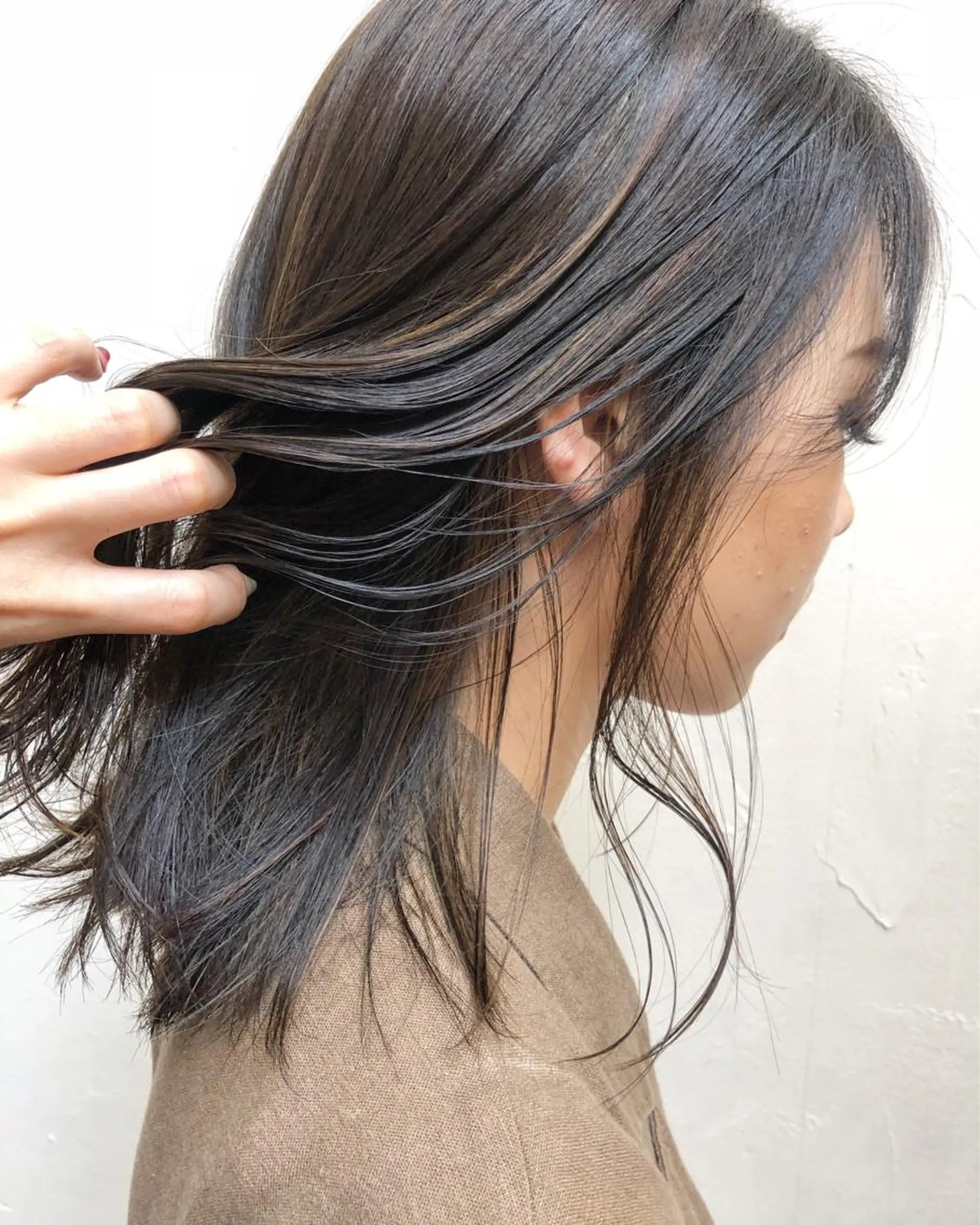 ミディアム カラー ハイライトカラー 顔周りカット ハイライト luve heart's And Be  minamisemba所属・脇坂 佳世の眉毛・アイブロウイメージ