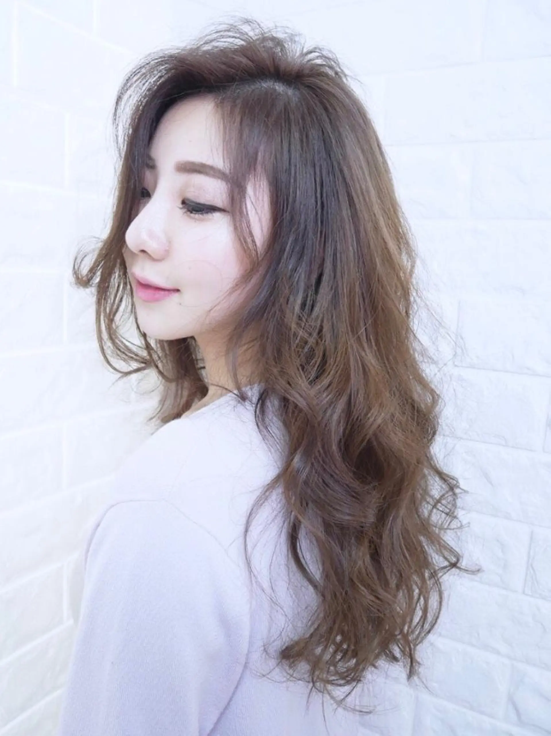 セミロング パーマ 三好春奈 /イルミナカラーのヘアスタイル