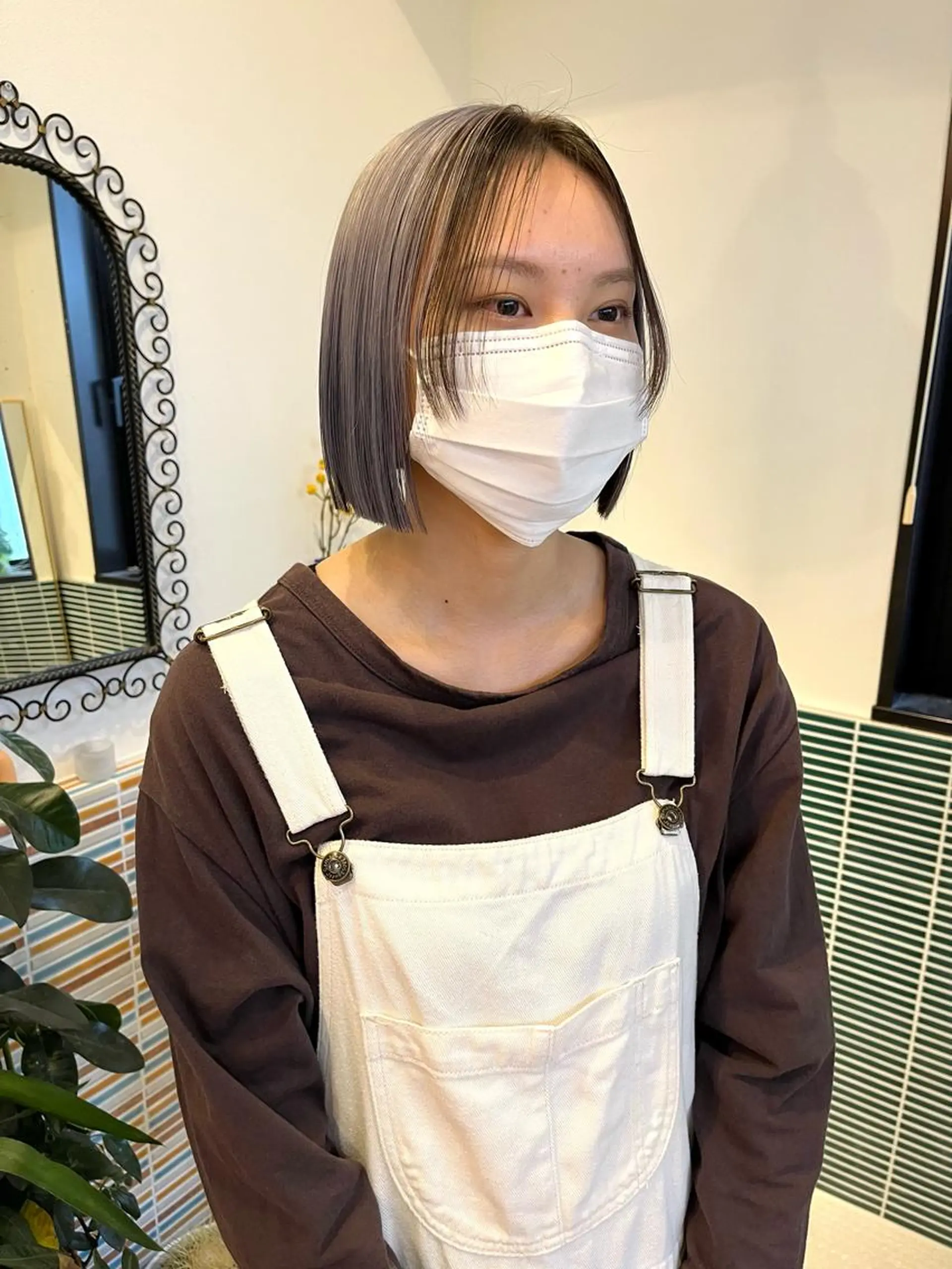 ミディアム カラー ブリーチ シルバー ボブ ヘアカラー トリートメント 🩷ハイトーン透明感 レイヤー🩷ユリカのヘアスタイル