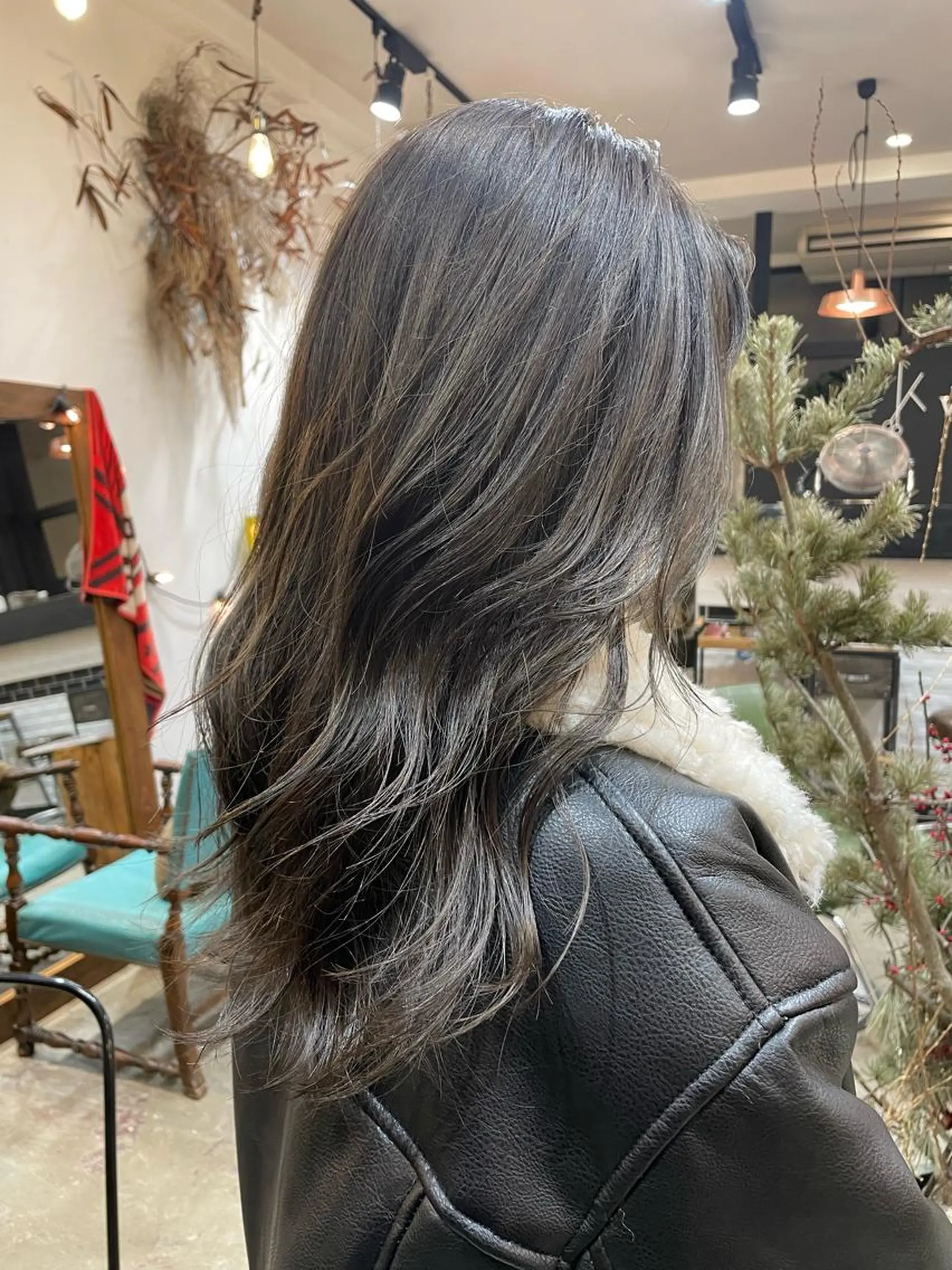 ロング カラー グレージュ オリーブグレージュ オリーブグレー カット ヘアカラー volta∞knot所属・狩野 羅夢のヘアスタイル