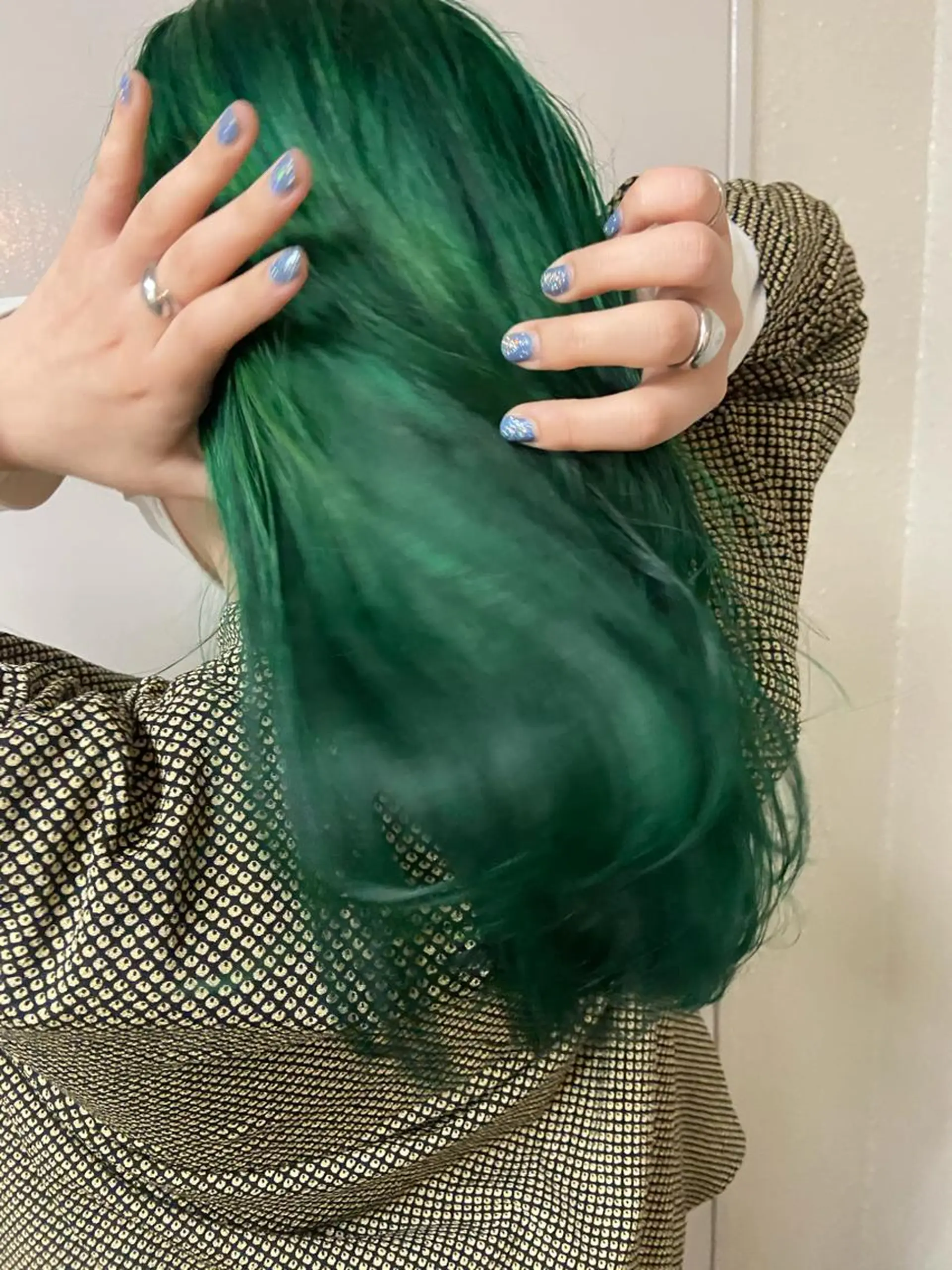 セミロング OKA AKIHOのヘアスタイル