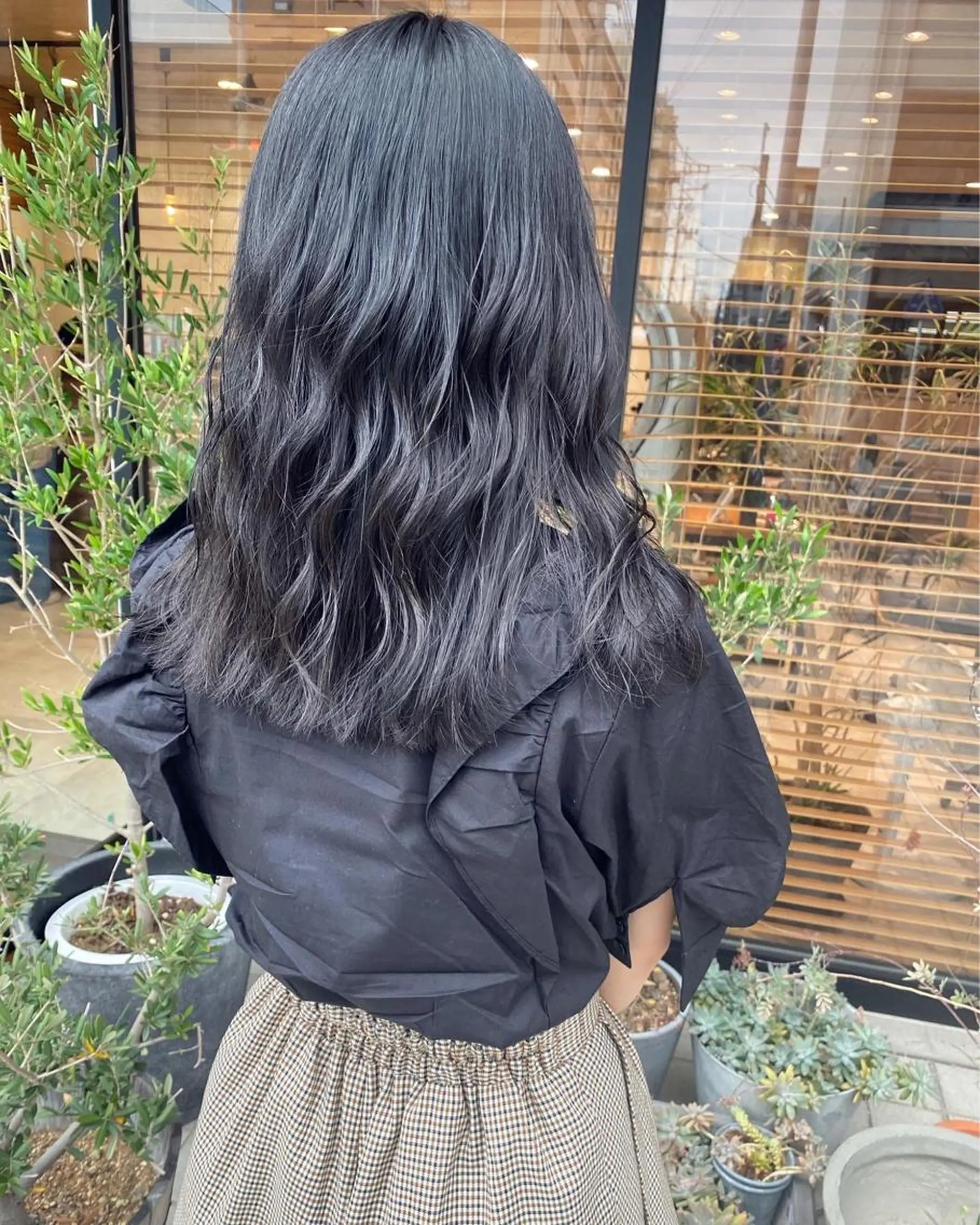 セミロング カラー ヘアアレンジ 黒髪 ブルーカラー ブルーブラック パーマ指名No1 /namiのヘアスタイル