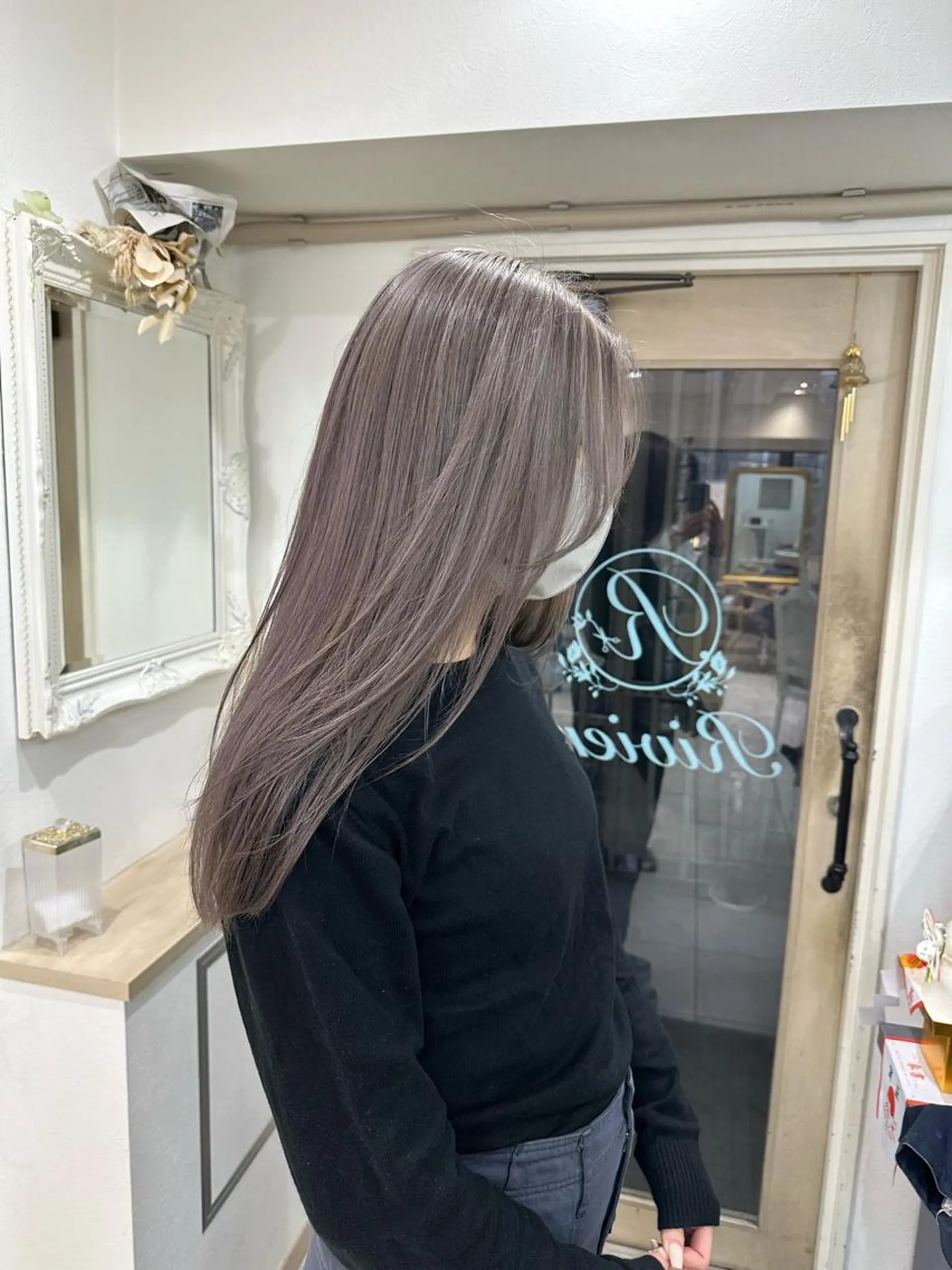 セミロング cinq PROJECT所属・ミルクティーベージュ /三村克彦のヘアスタイル