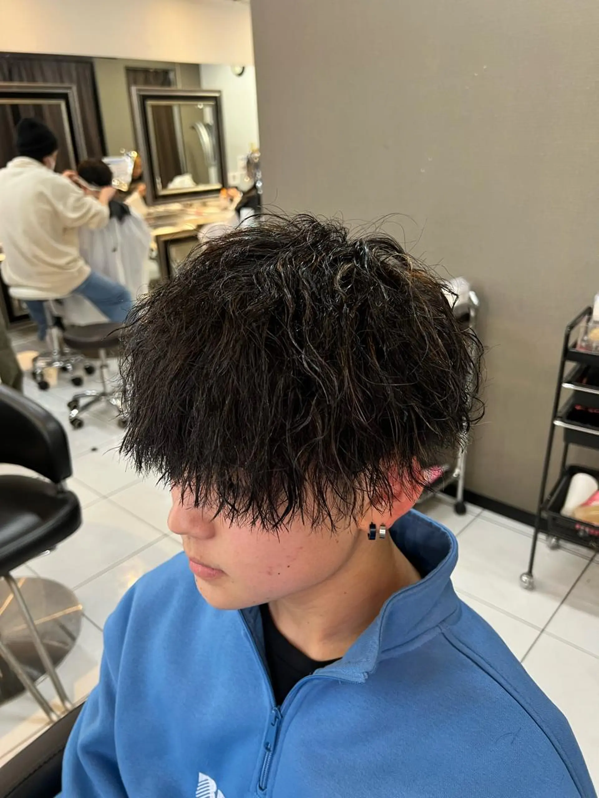 カラー パーマ メンズ センターパート フェードカット カルマパーマ メンズメッシュ マッシュ パーマ特化美容師 茂木広幸のヘアスタイル