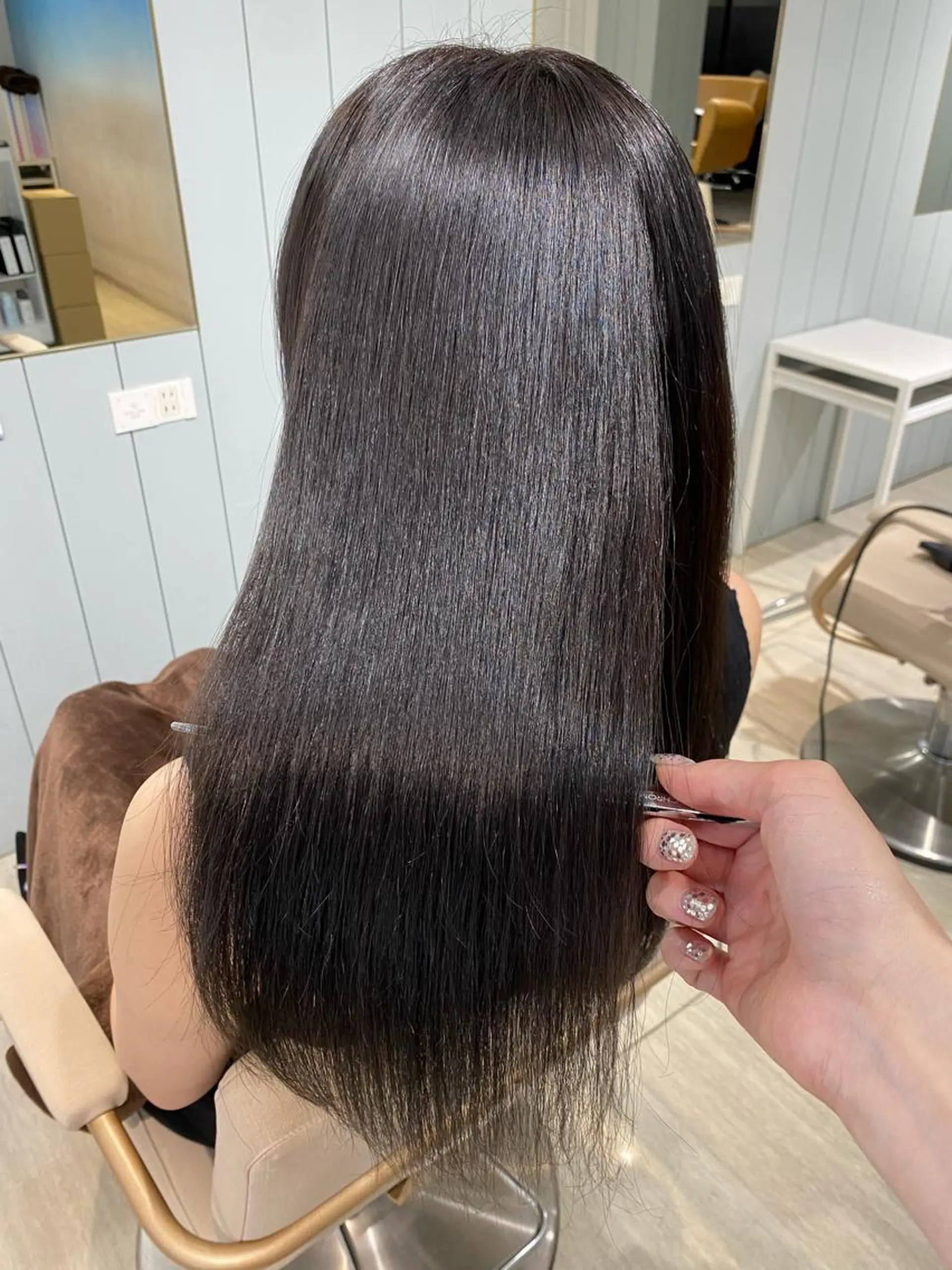 ロング カラー アッシュ ベージュカラー 黒髪 ブリーチ ブルーカラー カット ヘアカラー トリートメント 韓国風レイヤーカット 💎髪質改善"yuiのヘアスタイル