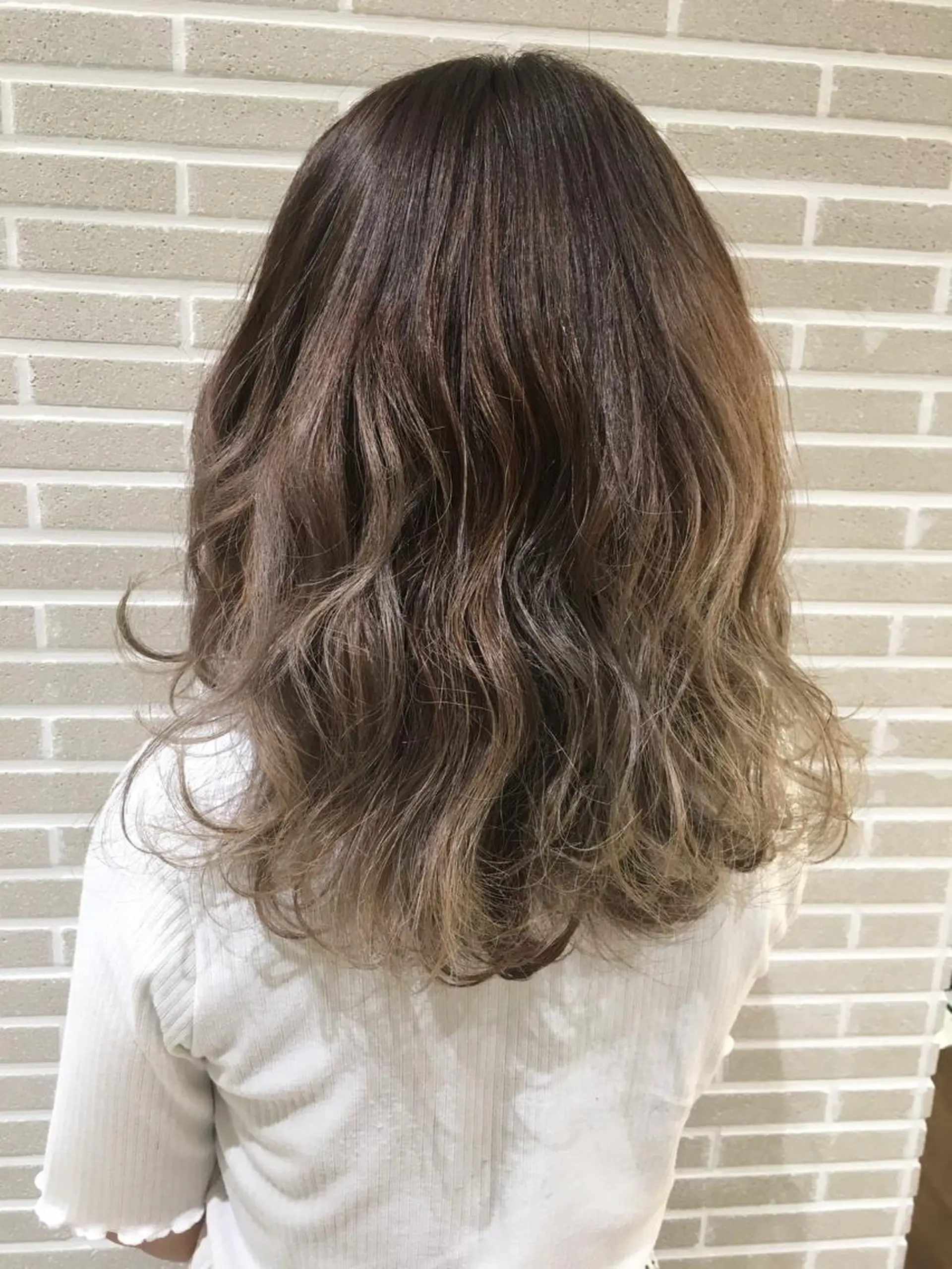 セミロング 潟上 菜摘のヘアスタイル