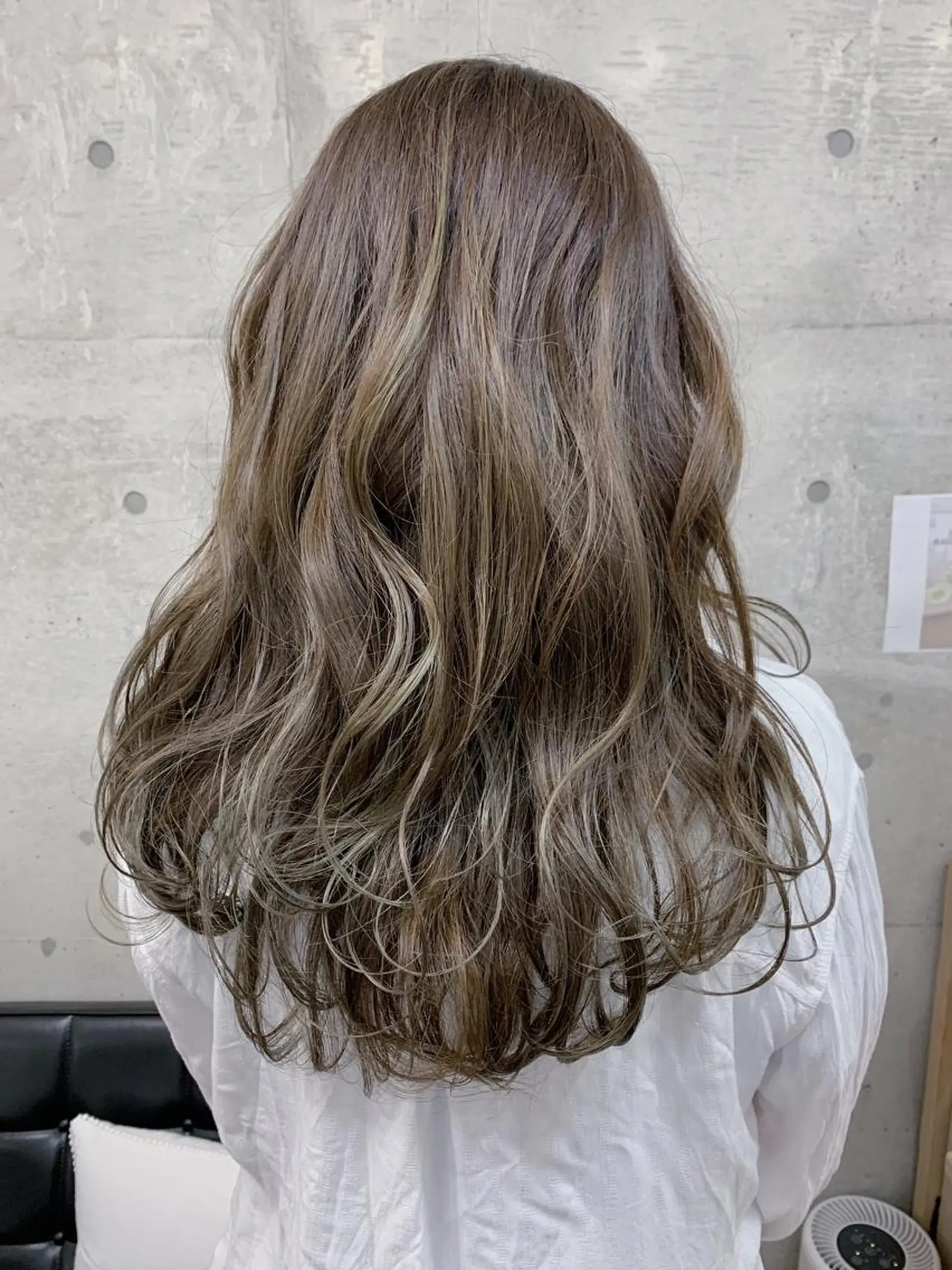 セミロング カラー 切りっぱなしボブ アディクシーカラー ブリーチ ケアブリーチ デザインカラー 松本 和之のエステ・リラクイメージ