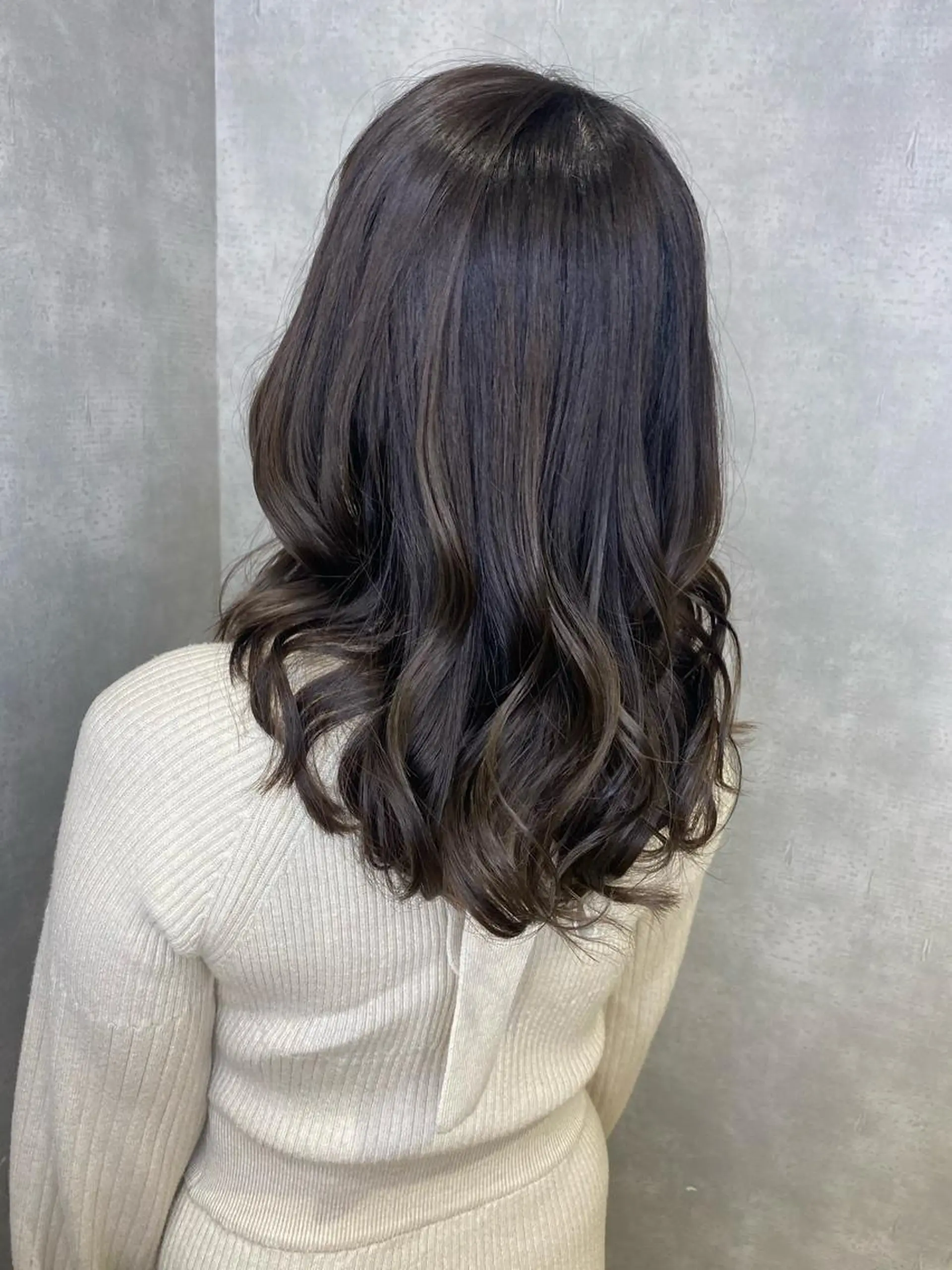 ミディアム 美髪/髪質改善 レイヤー/透けカラーのヘアスタイル