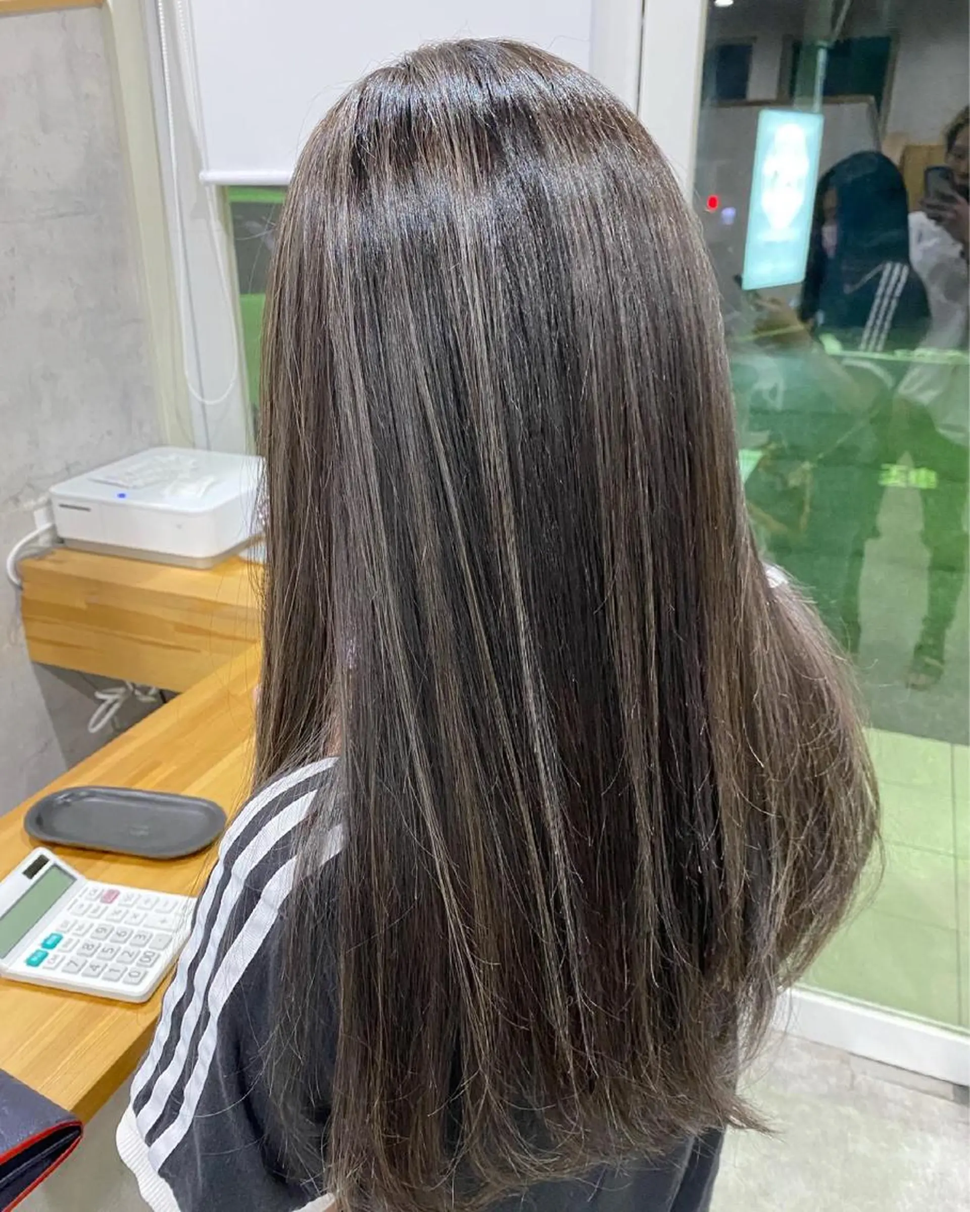 セミロング ハイライト ヘアカラー ROI 【ロイ】のヘアスタイル