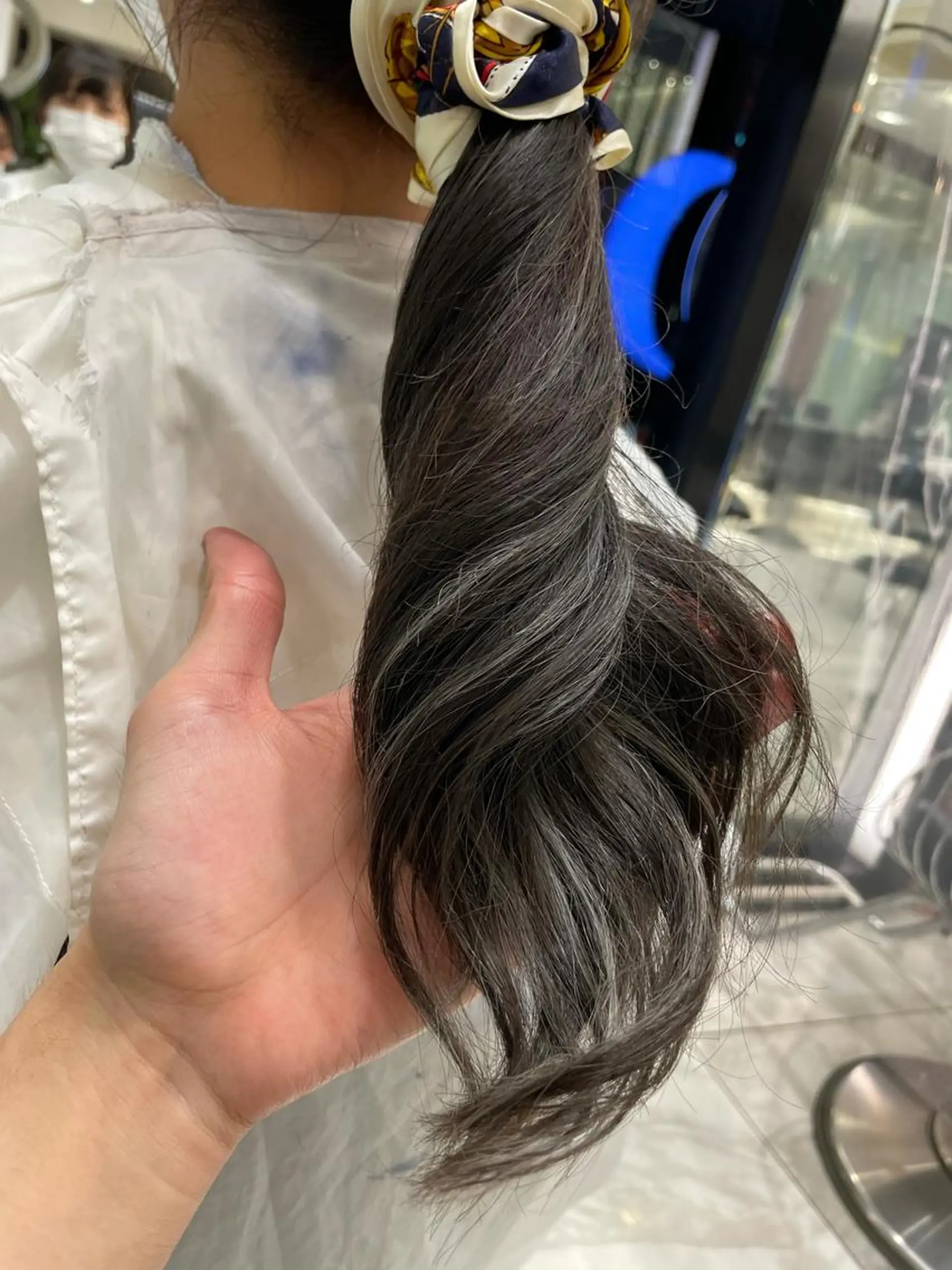 セミロング カラー ハイライトカラー ハイライト ヘアカラー コテ巻きパーマ 藤野佑成のヘアスタイル