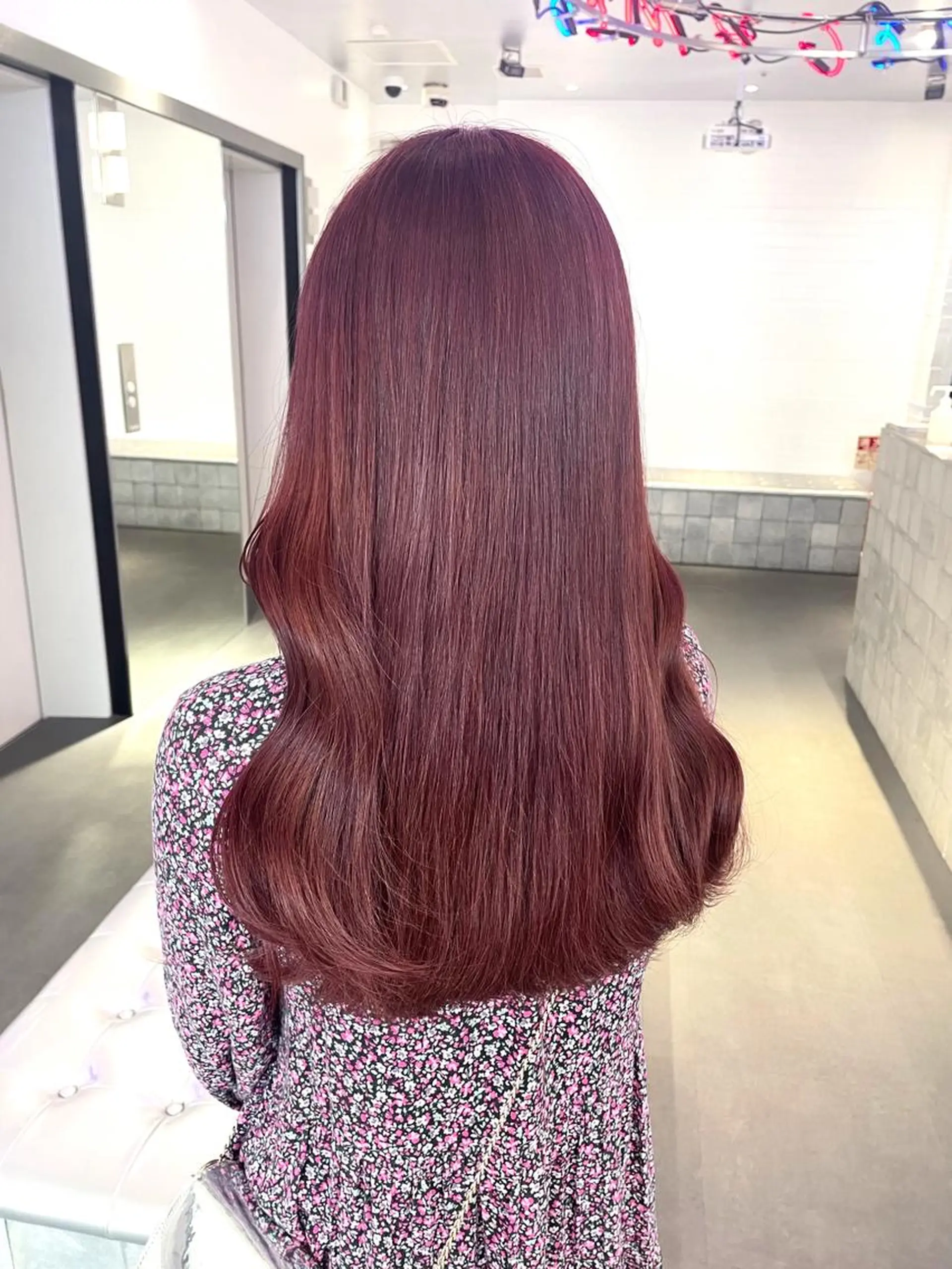 ロング カラー ブリーチ レッドカラー レイヤー×グレージュ /ピンク🩷mioのヘアスタイル