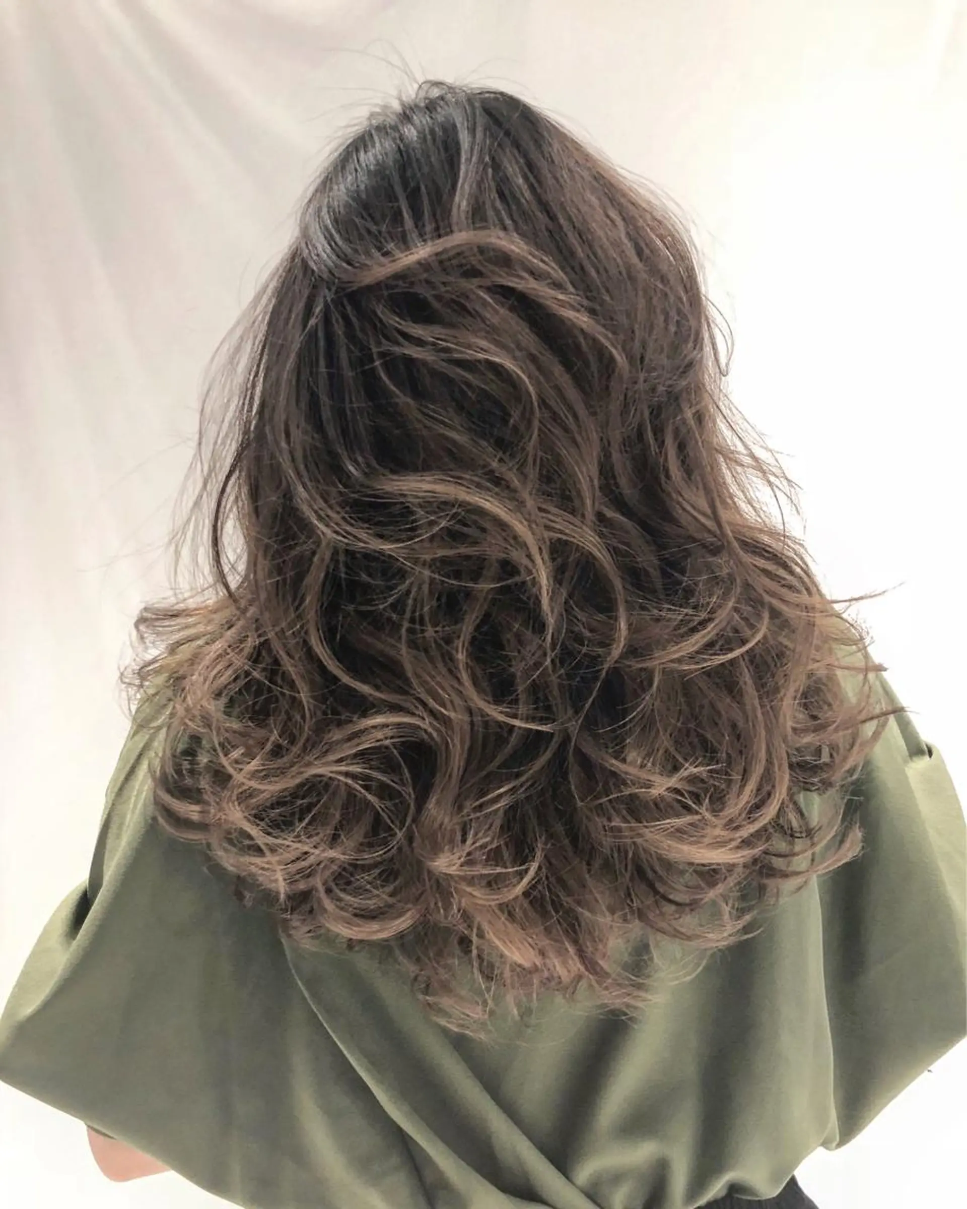 ロング カラー グレージュ ラベンダーカラー ラベンダーグレージュ ラベンダーグレー REVE所属・TAKU 美容師のヘアスタイル