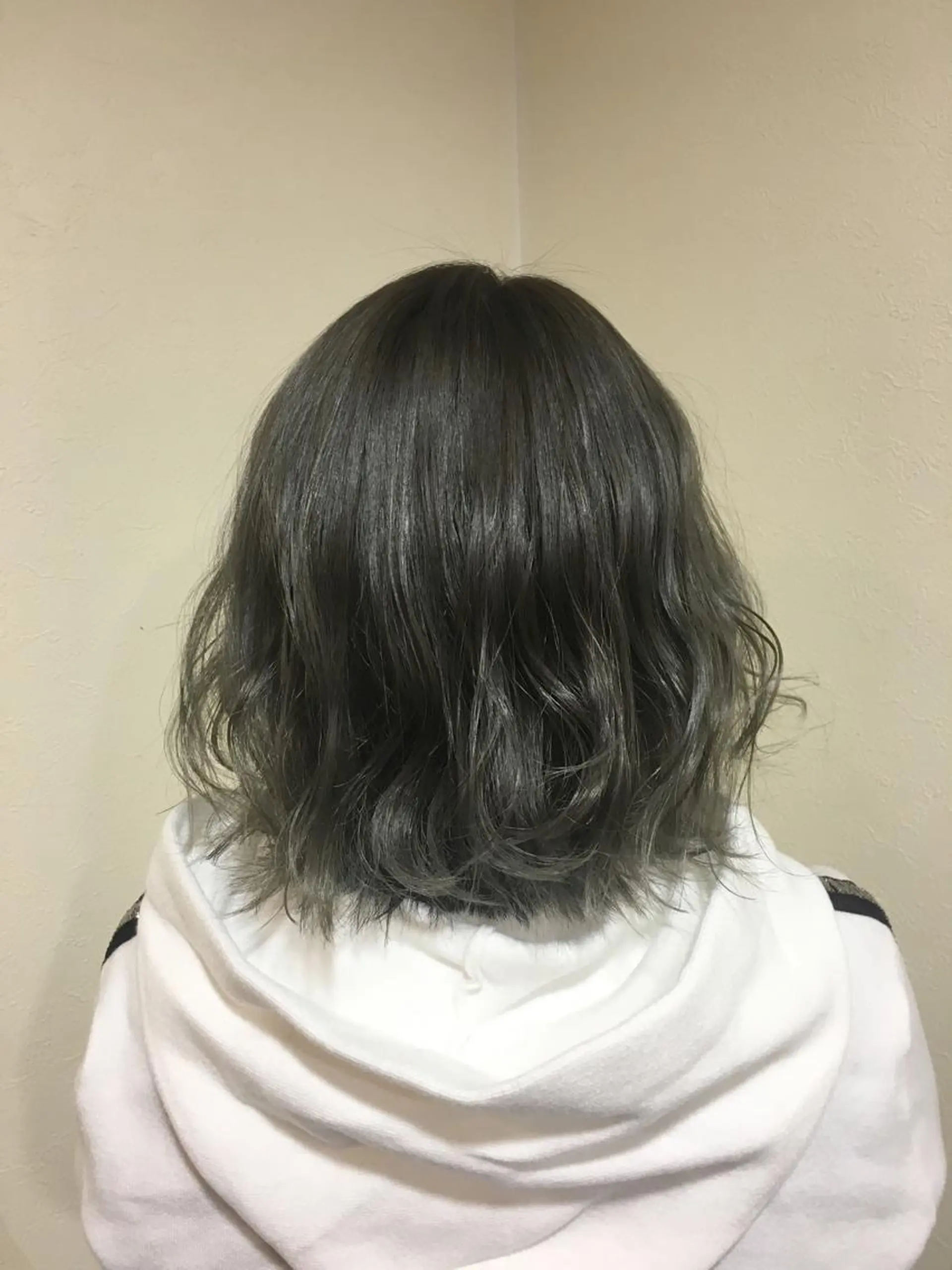 カラー 工藤 綾華のヘアスタイル