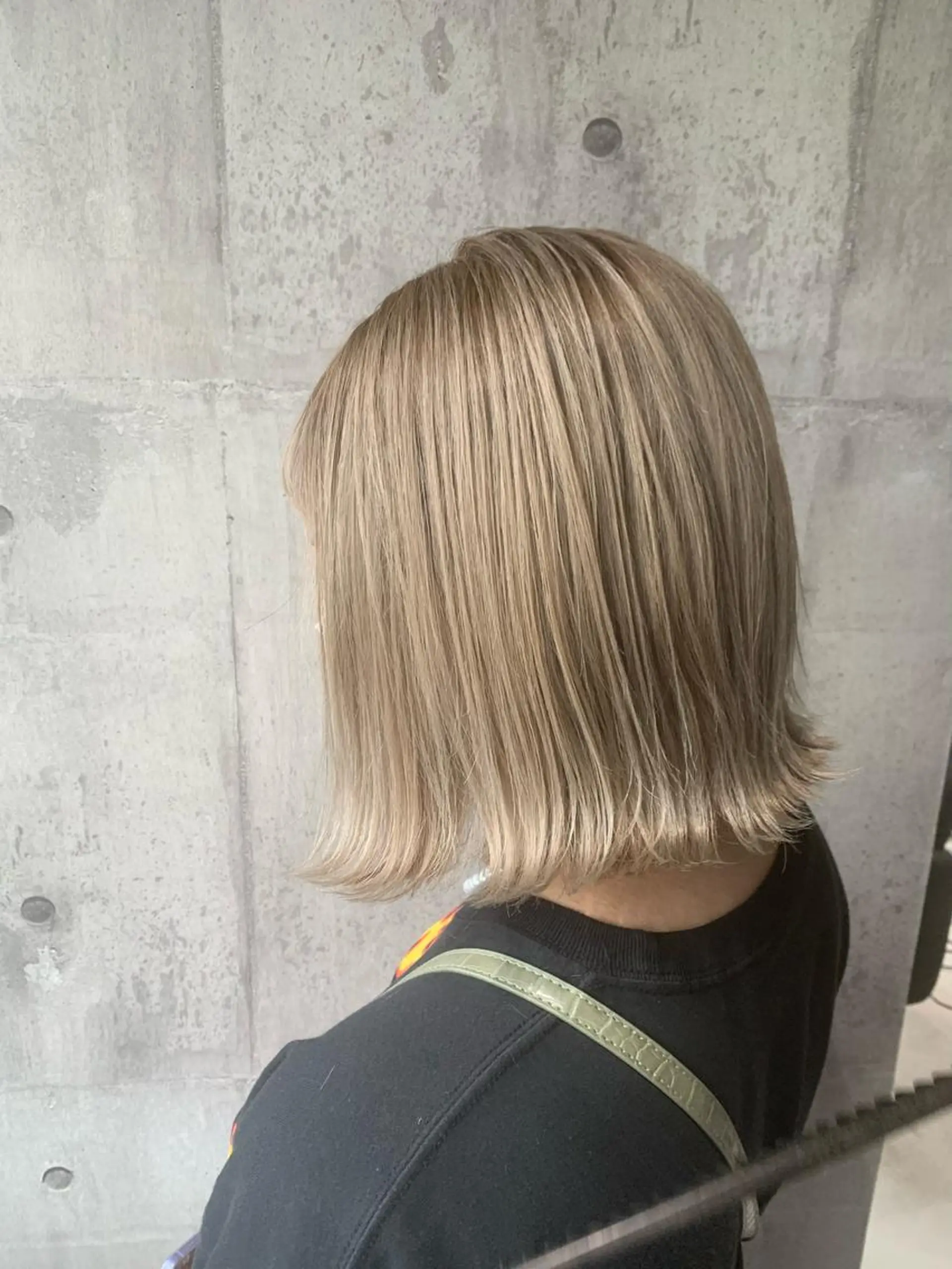 ショート カラー ベージュカラー mimiiy梅田 中崎町ハイトーンのヘアスタイル