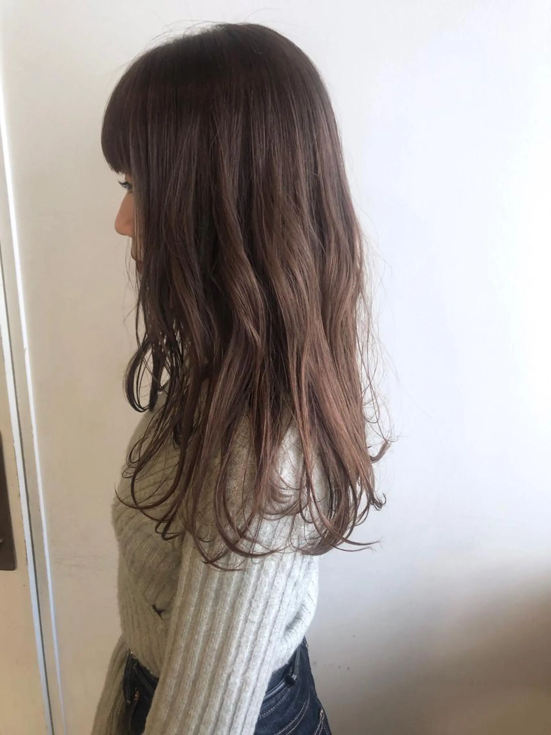 セミロング カラー カット ヘアカラー トリートメント MIOベージュカラー 柔らかいカラーのヘアスタイル