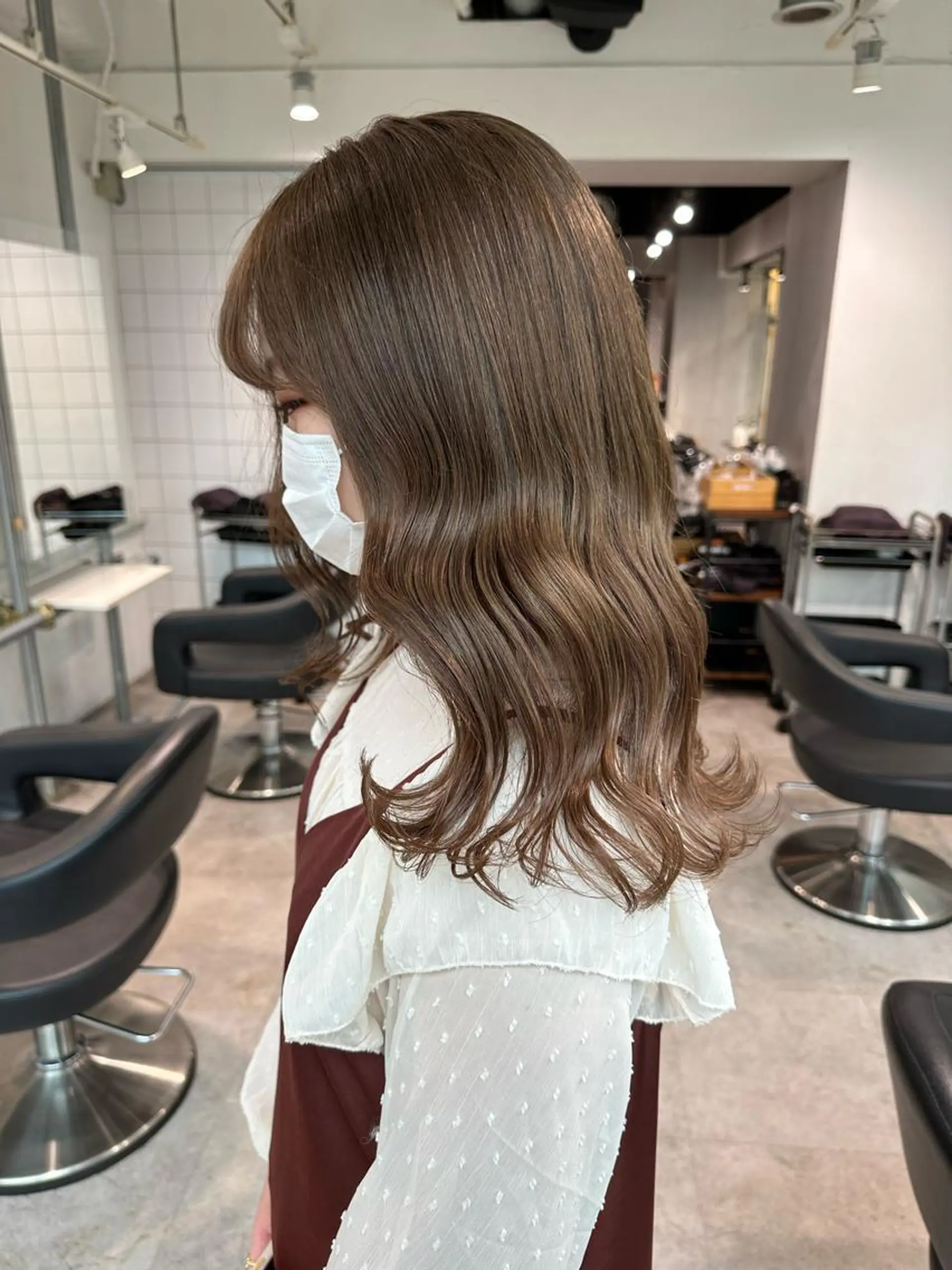 ミディアム カラー ブリーチ ブリーチなしカラー くすみミルクティー／ ブラウン🪡TOWAのヘアスタイル