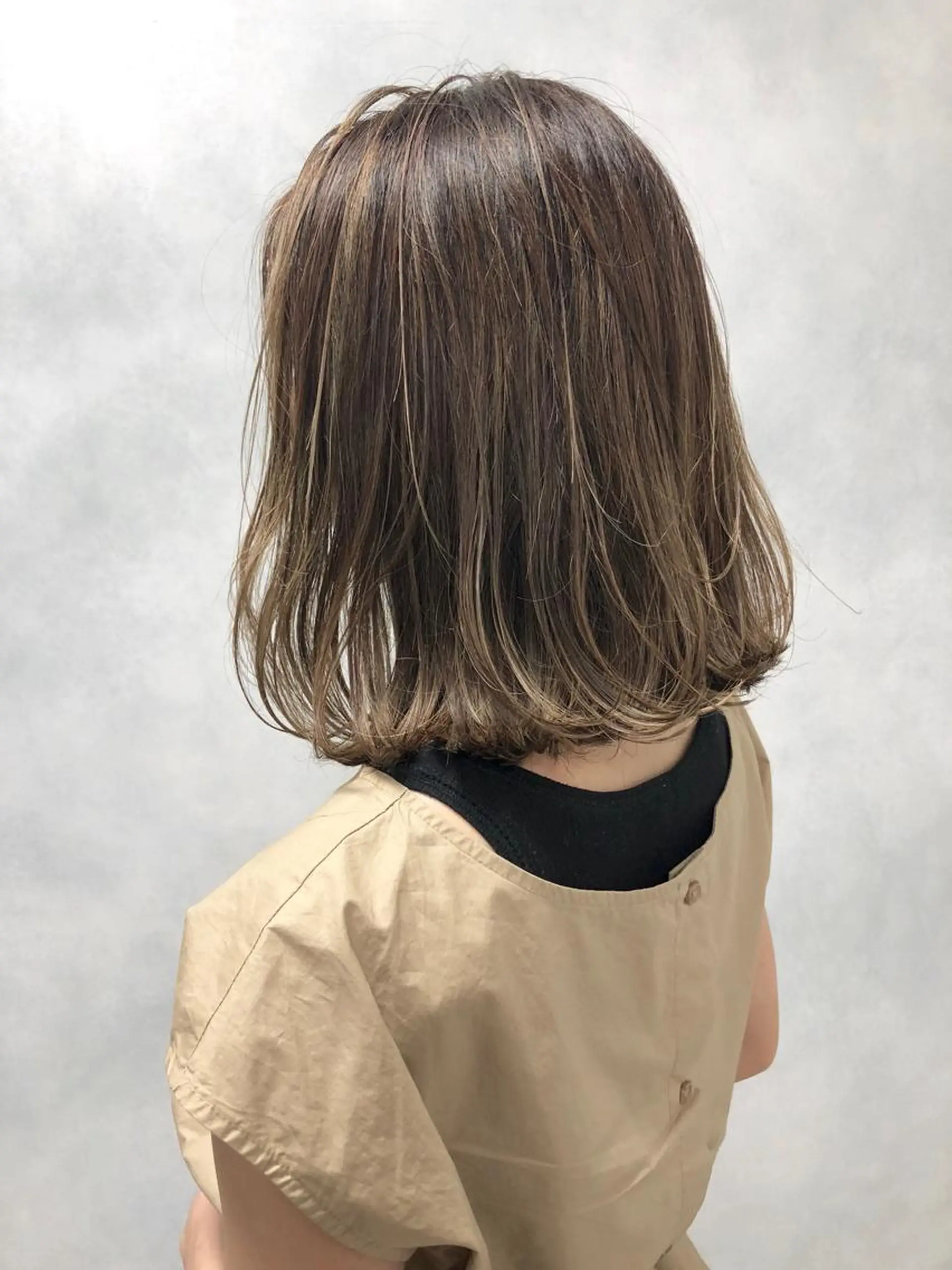 ミディアム 外国人風カラー ハイライト レイヤーカット ヘアカラー トリートメント 小澤大輔 YOLO hairのヘアスタイル