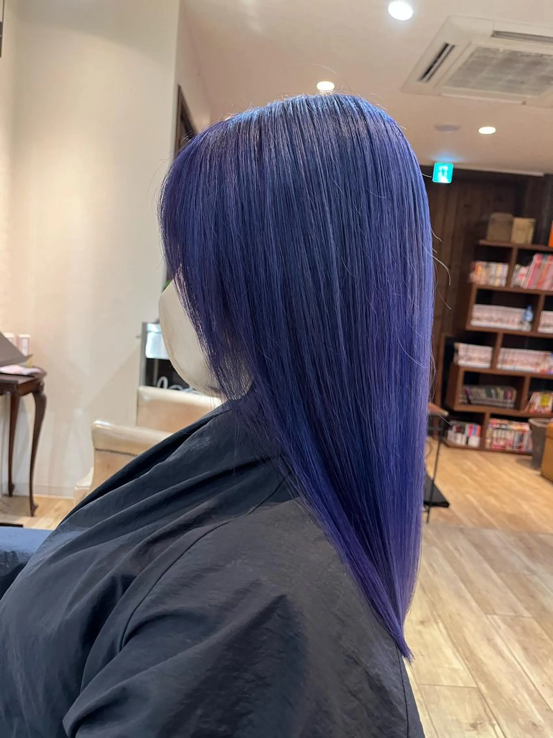 セミロング カラー ブリーチ ブリーチなしカラー パープルカラー 縮毛矯正 ヘアカラー VOYAGE所属・中園 康のヘアスタイル