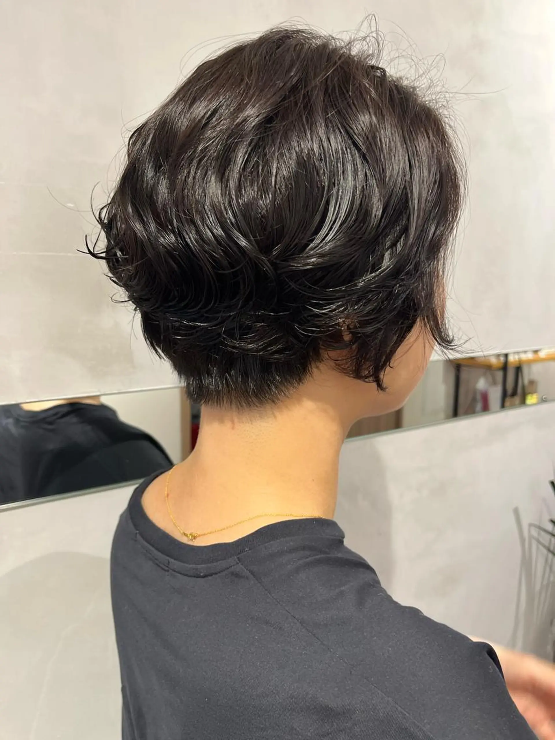 ショート カラー パーマ ヘアアレンジ メンズ カット パーマ トリートメント GO TODAY シェアサロン 表参道Flos店所属・nishi fuyumiのヘアスタイル