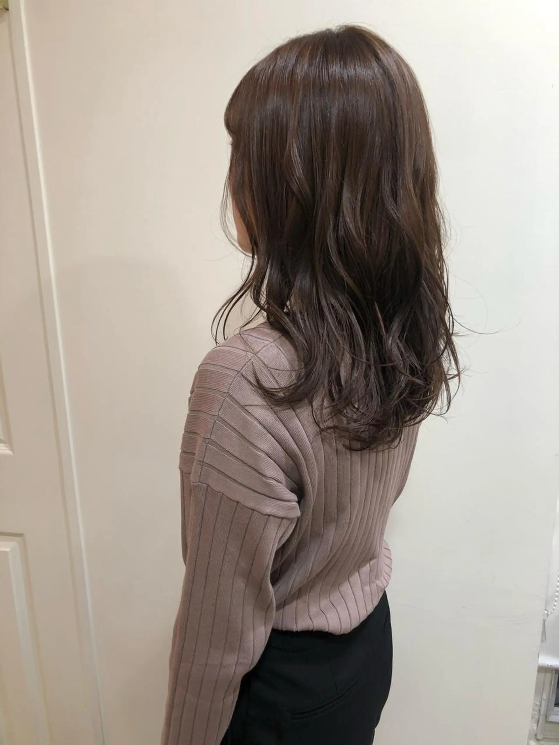 セミロング カラー カット ヘアカラー トリートメント MIOベージュカラー 柔らかいカラーのヘアスタイル