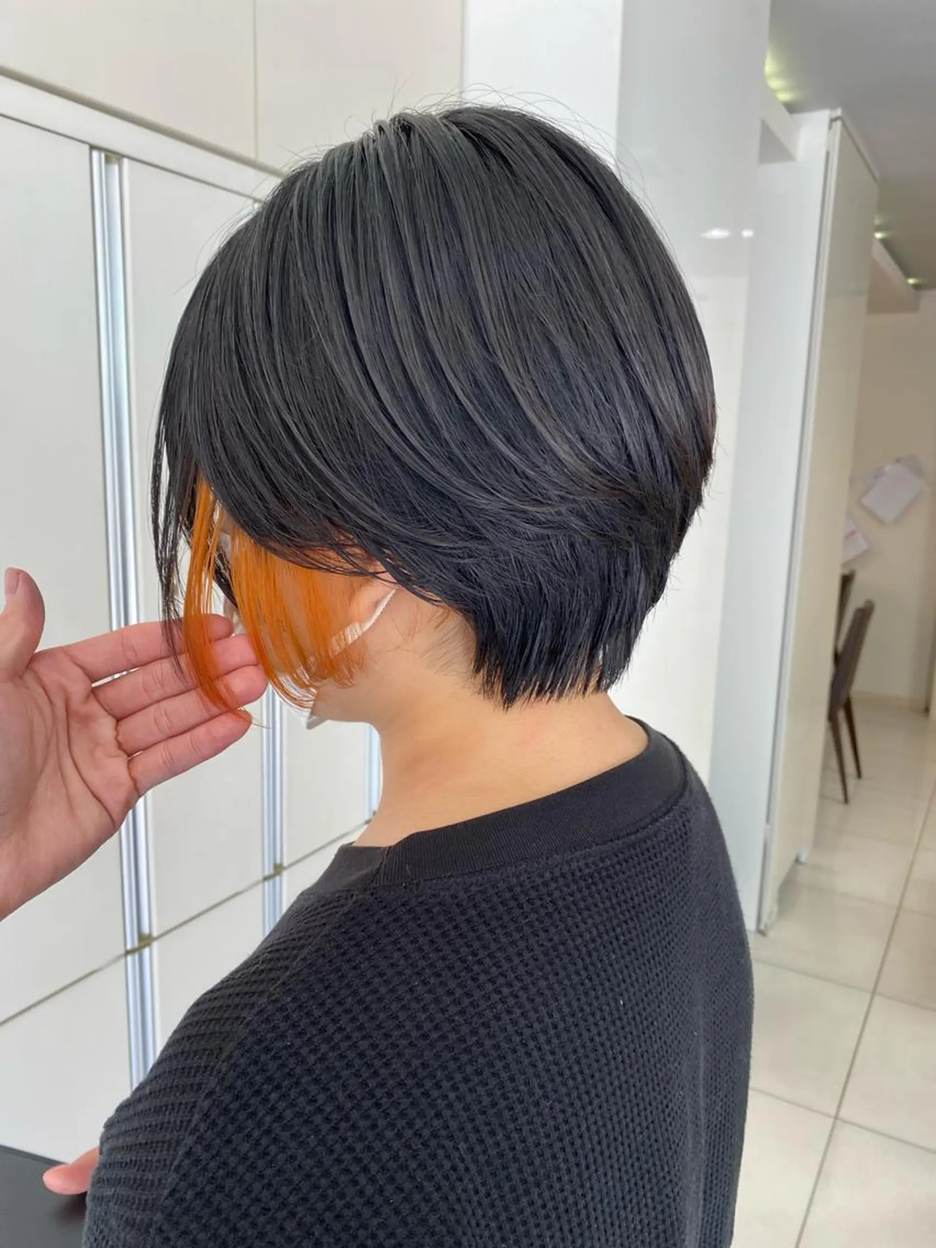 ショート カラー イヤリングカラー オレンジ 有馬ミク🌈 似合わせ美容師のヘアスタイル