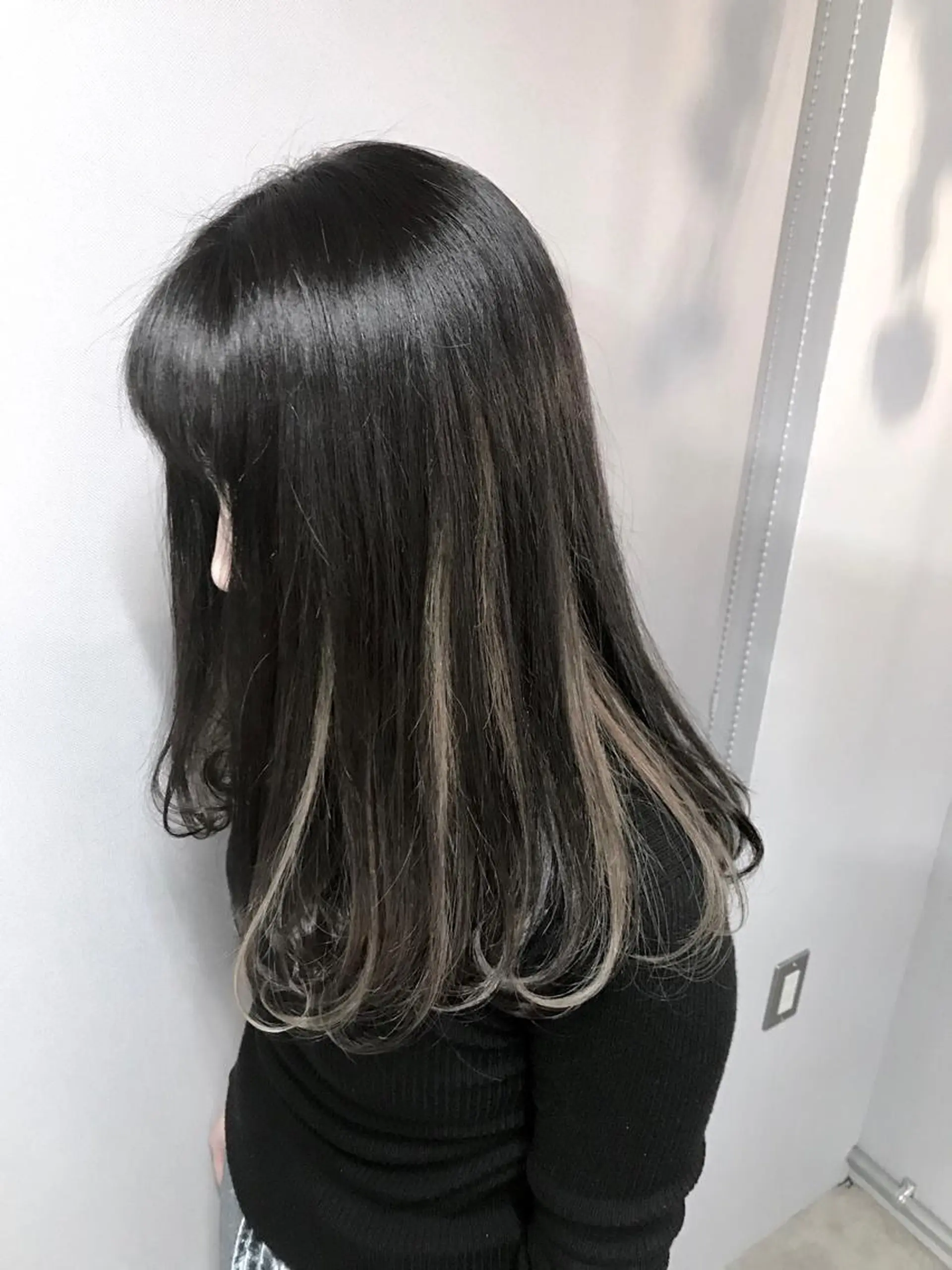 セミロング カラー ハイライトカラー ハイライト ヘアカラー トリートメント 新井 広樹のヘアスタイル