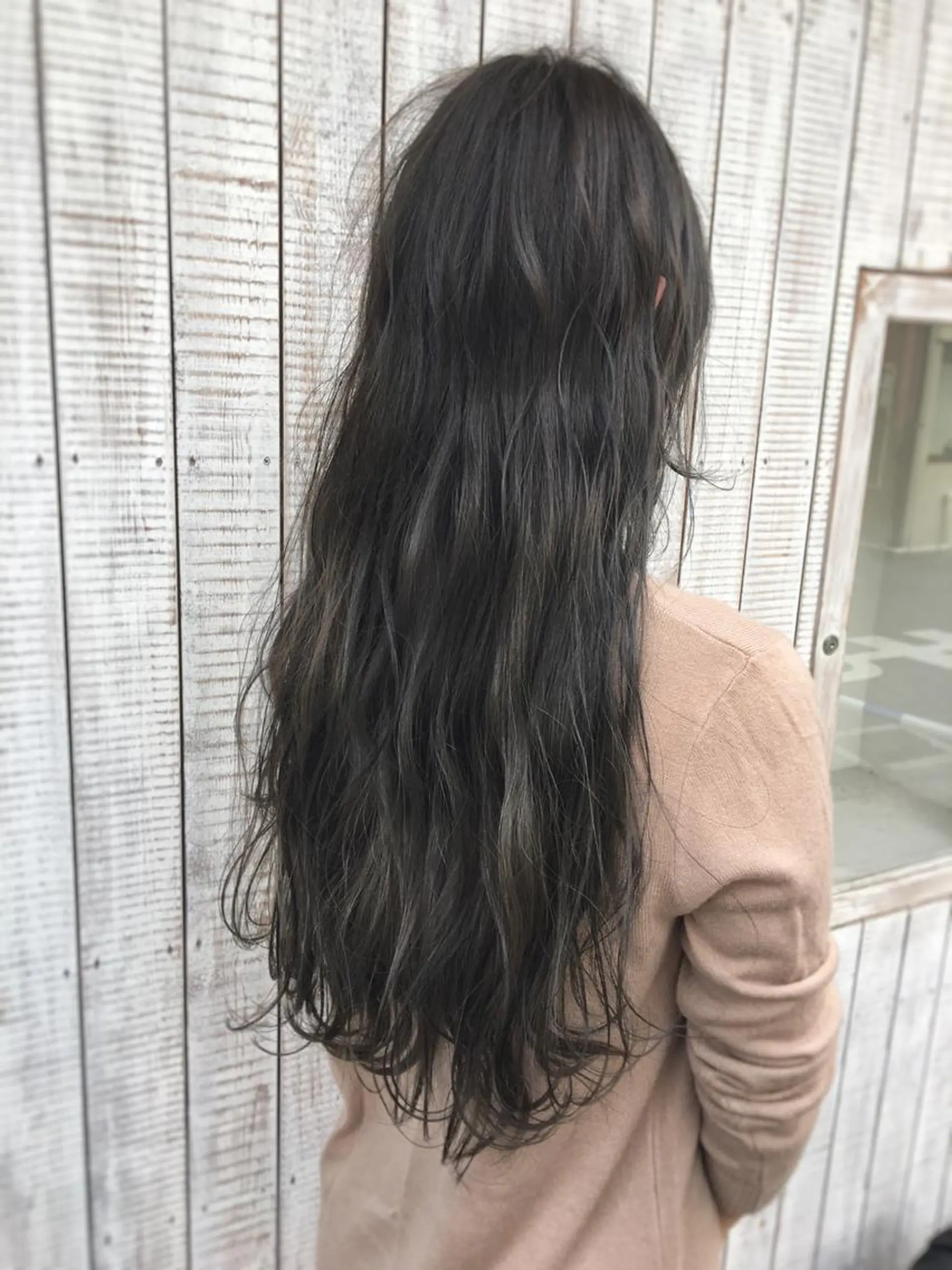 ロング カラー ブリーチ グレージュ ブリーチなしカラー ケアブリーチ 坪井佑樹のヘアスタイル