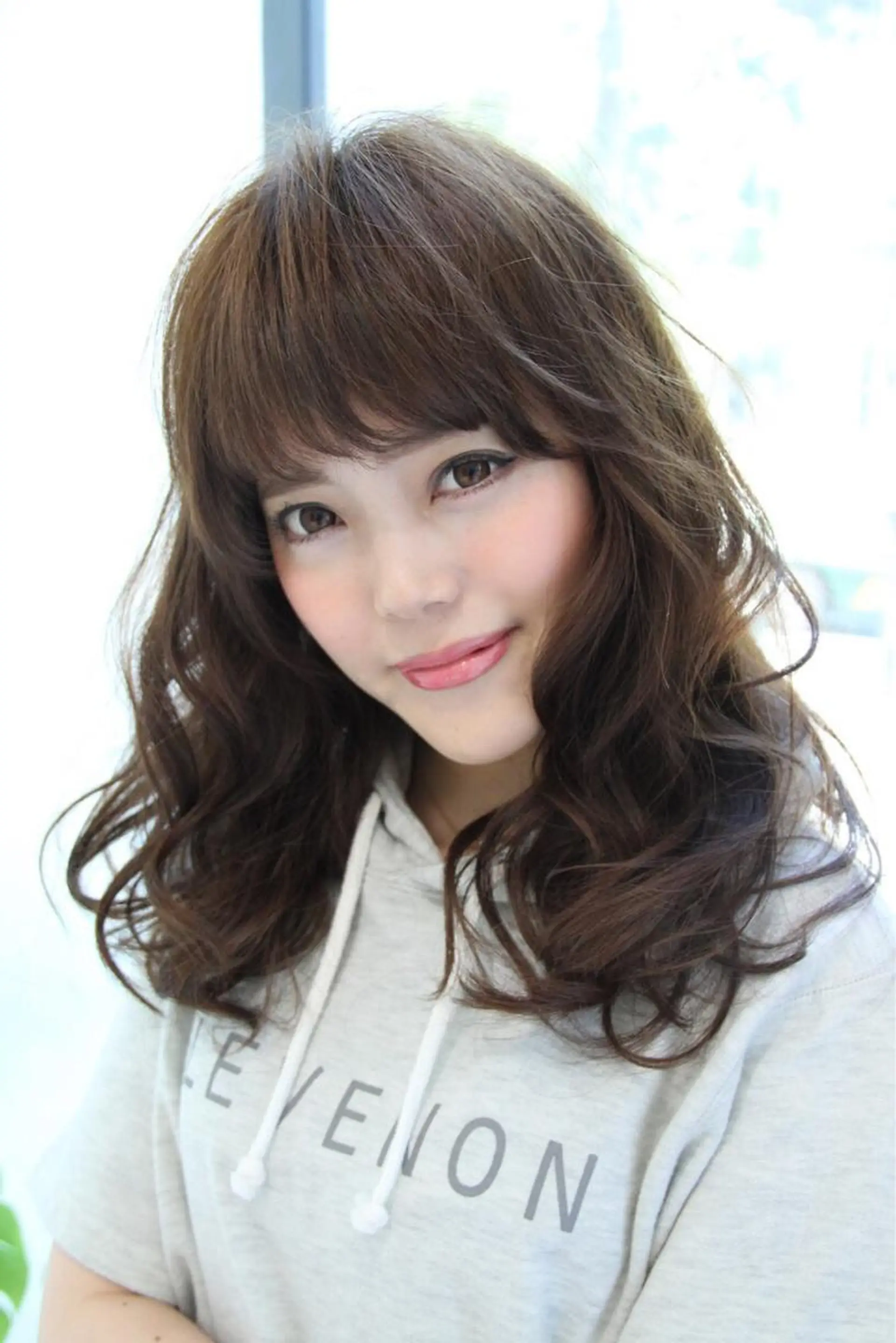 ミディアム パーマ カット パーマ トリートメント ele naのヘアスタイル