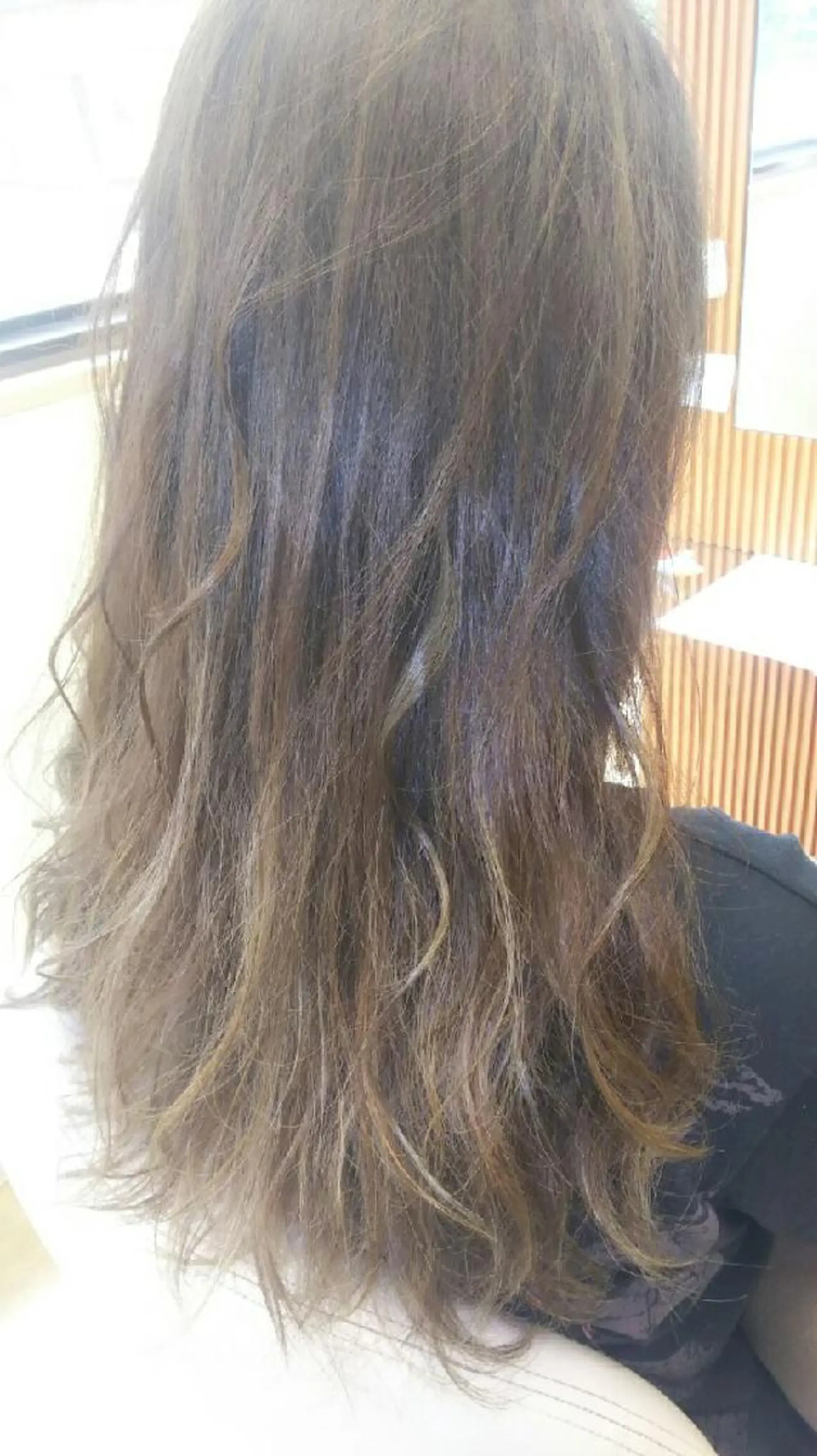 ロング カラー グラデーションカラー グレージュ ハイライトカラー ハイライト 脇田 雄大のヘアスタイル