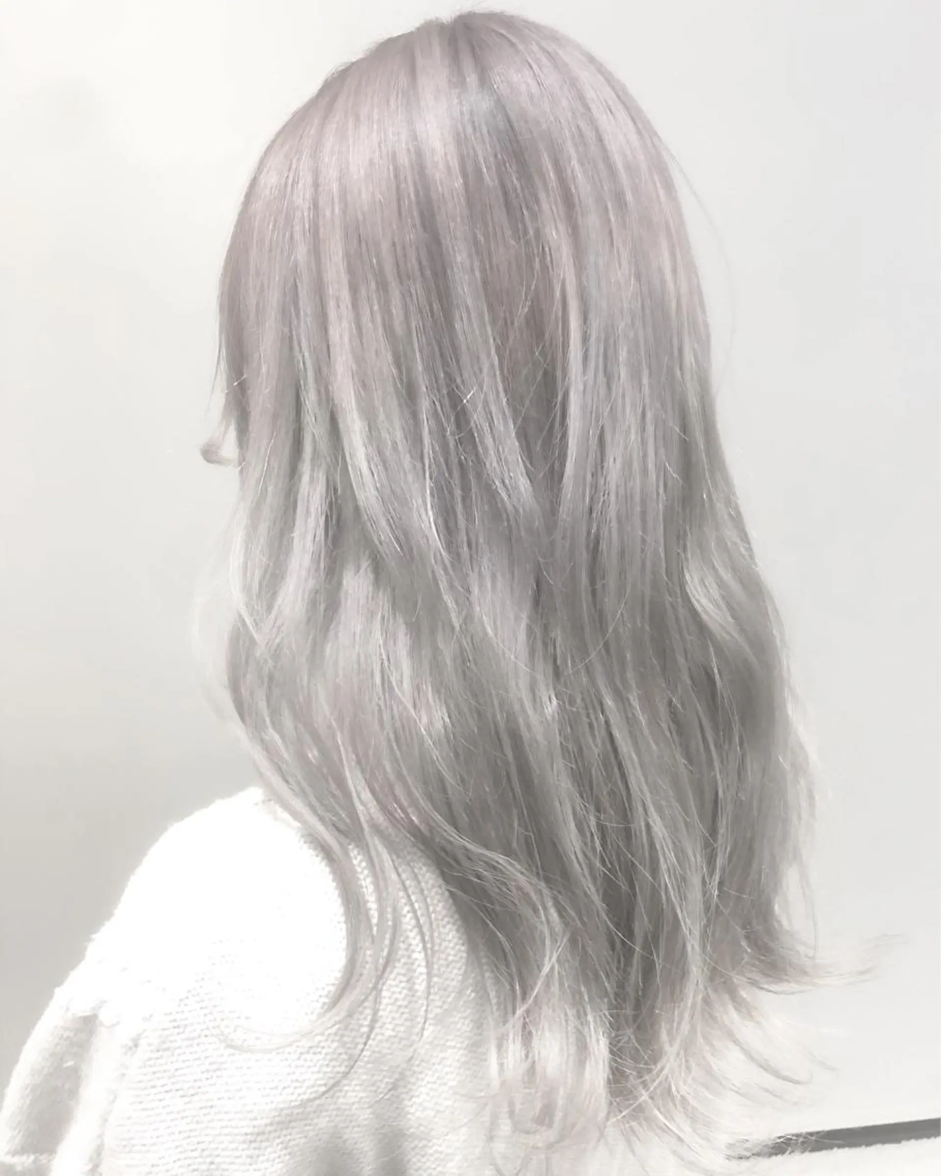 ロング カラー ブリーチ ワタナベ テルマサのヘアスタイル