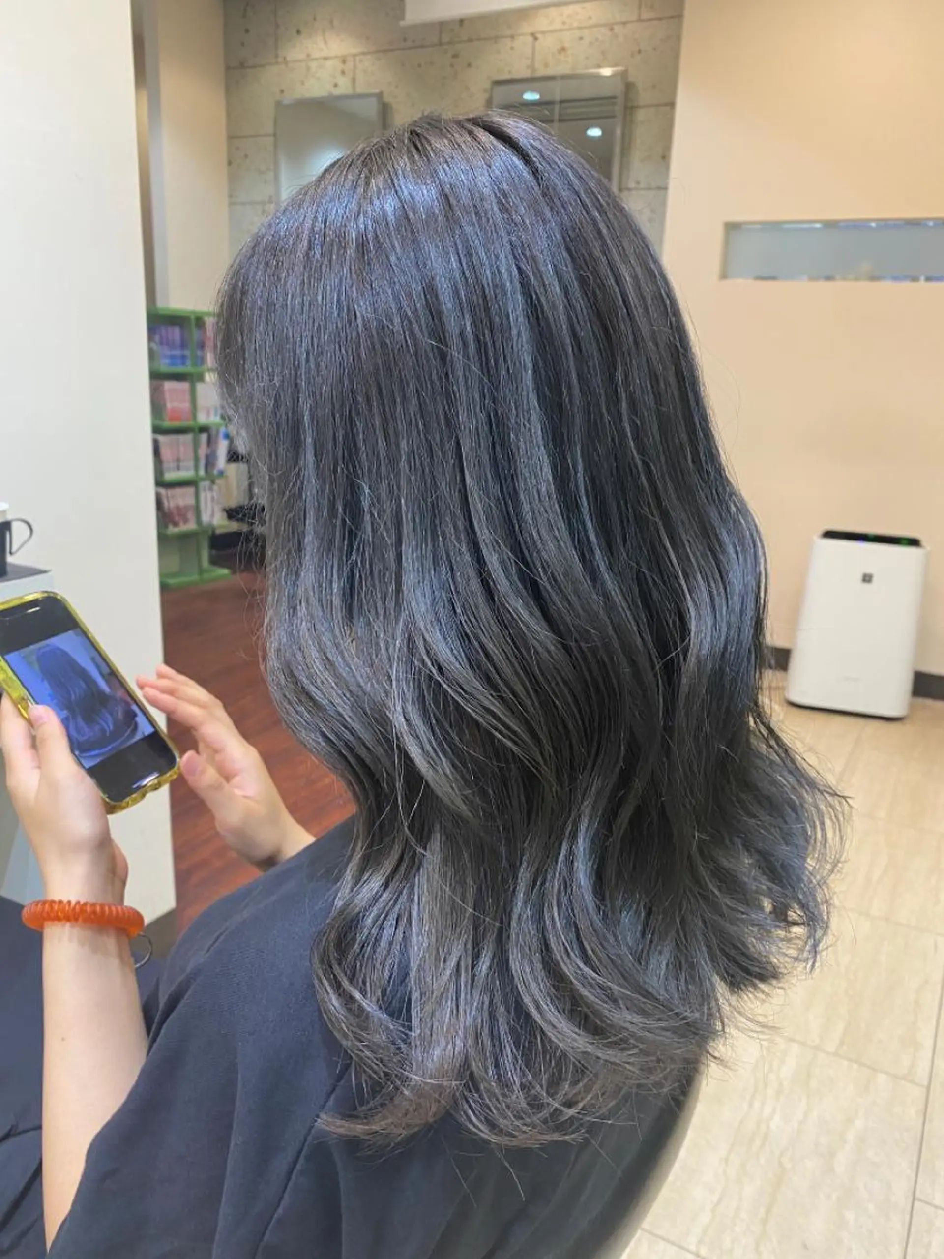 ミディアム アッシュ パープルカラー カット ヘアカラー トリートメント wa daのヘアスタイル