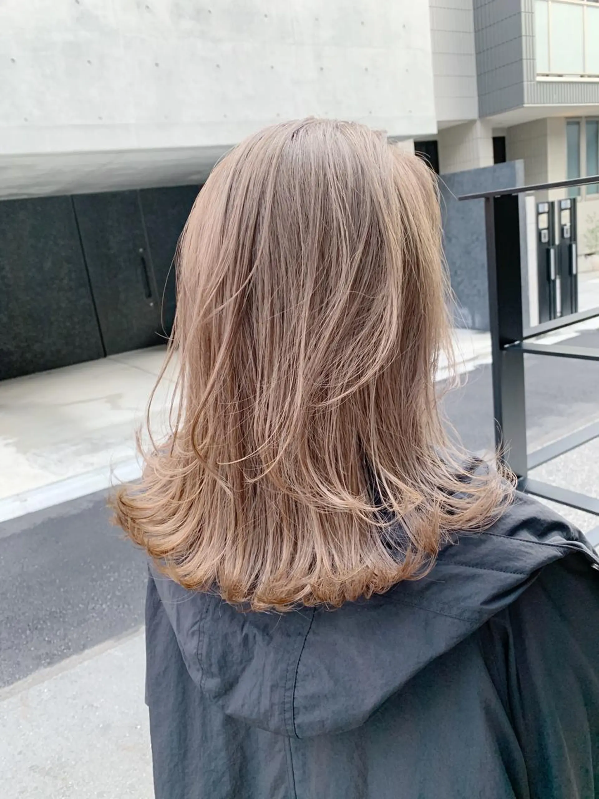 ミディアム カラー ベージュカラー ミルクティーベージュ DUMBO所属・【完全マンツー 恵比寿】佐藤 翔のヘアスタイル